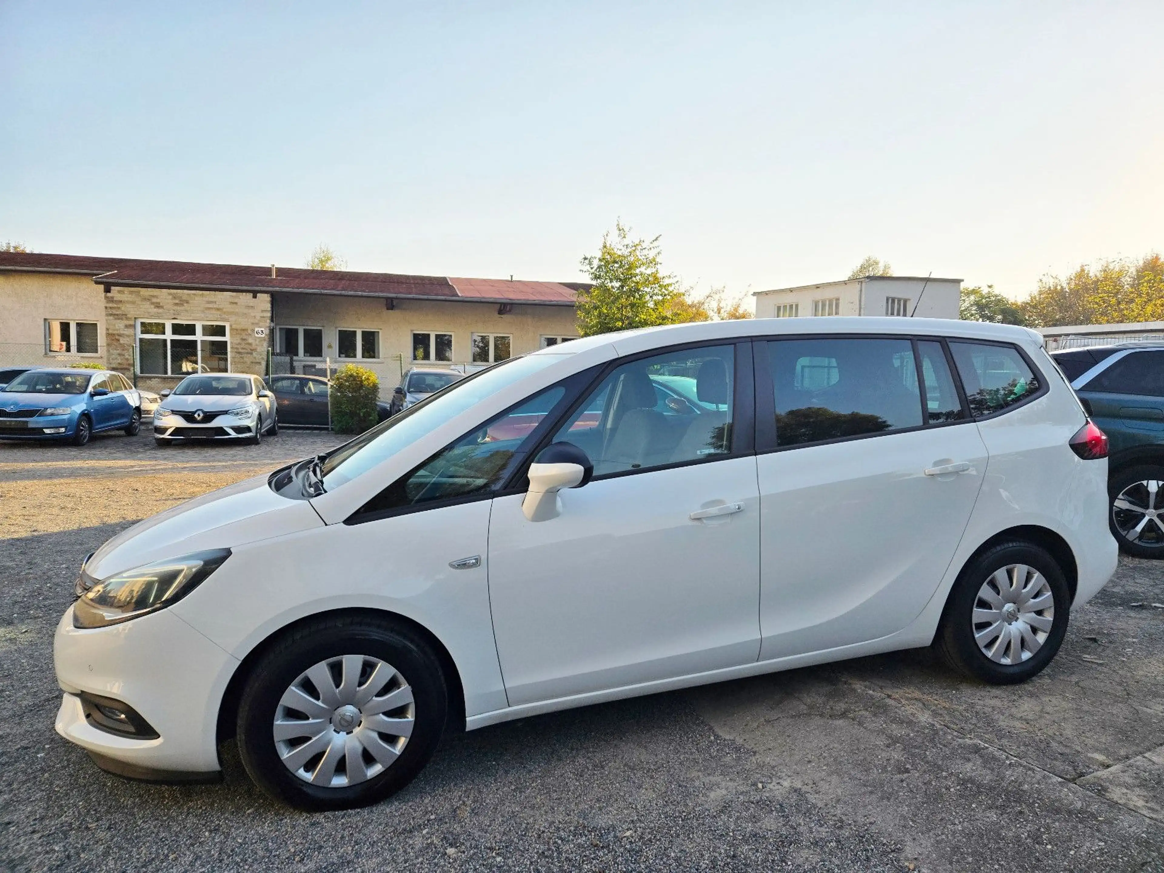 Opel Zafira C ON — photo 3