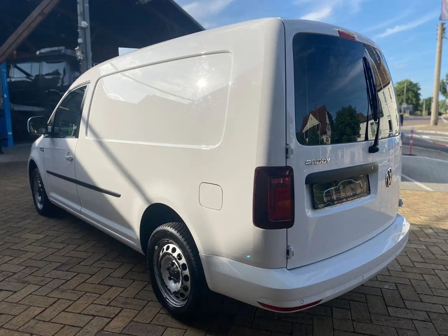 Volkswagen Caddy 2.0 TDI 4Motion DSG Maxi BiXenon Tempomat Weiß - 2