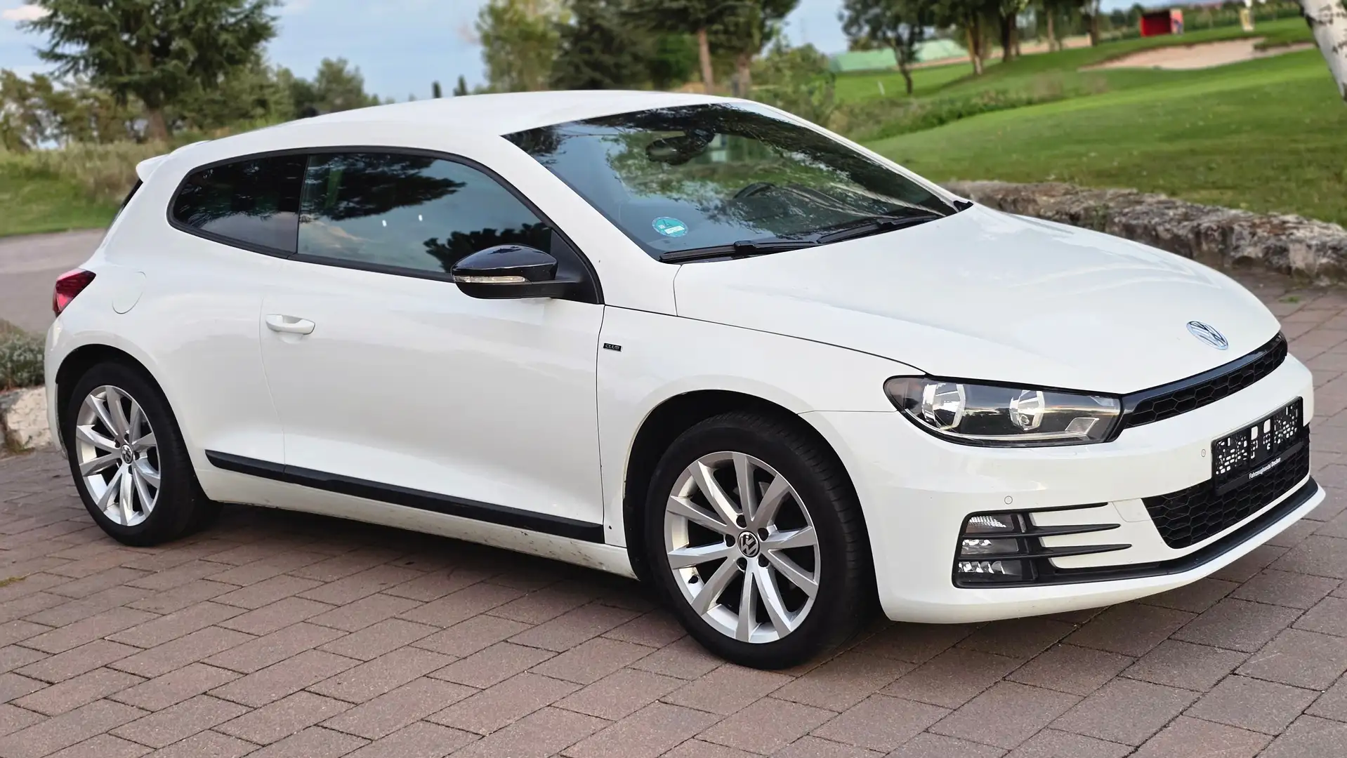 Volkswagen Scirocco Club 2.0l 150PS DSG KAM DYNAUDIO EURO6 GRA PDC NAV Blanco - 1