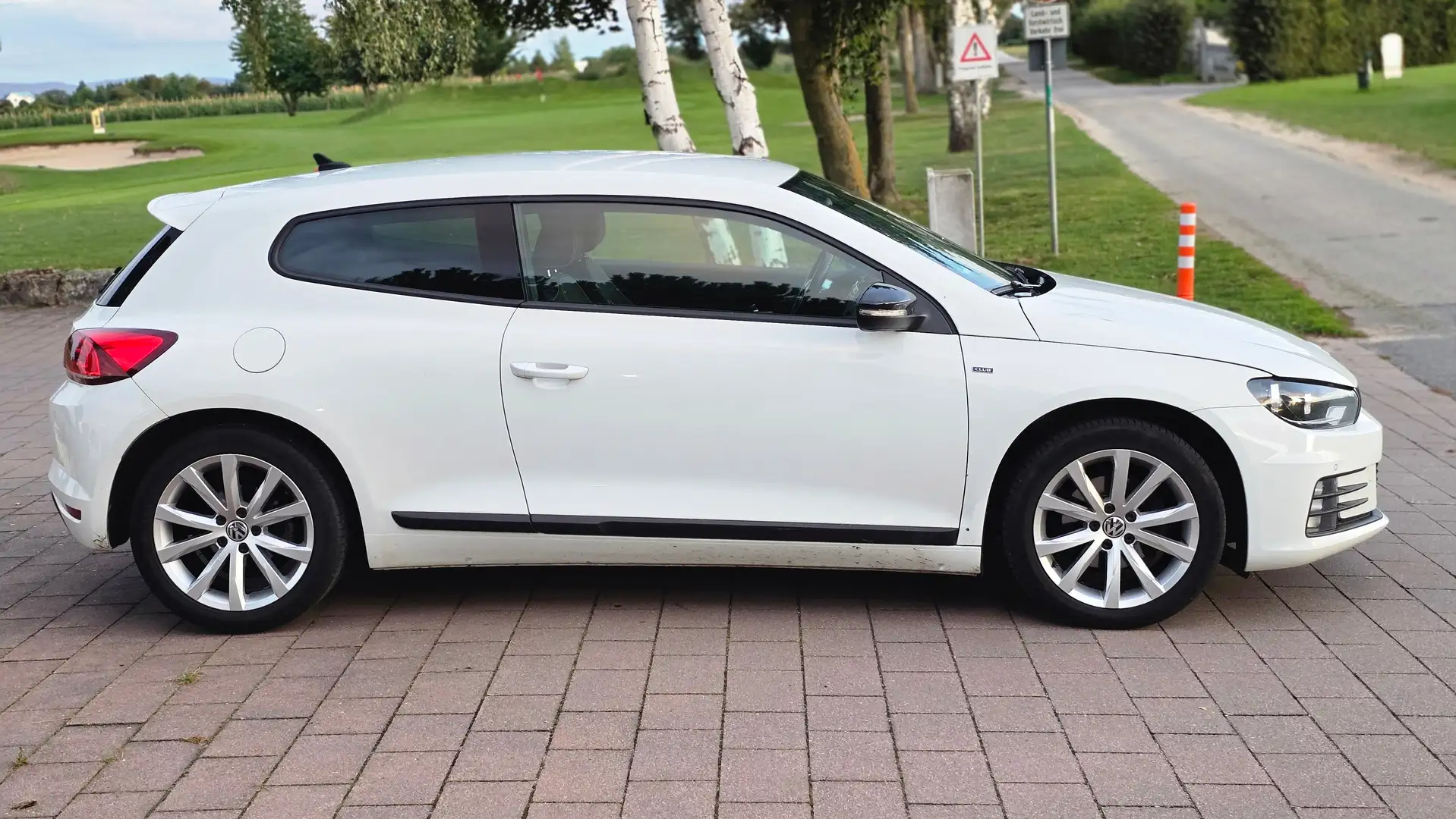 Volkswagen Scirocco Club 2.0l 150PS DSG KAM DYNAUDIO EURO6 GRA PDC NAV Blanco - 2