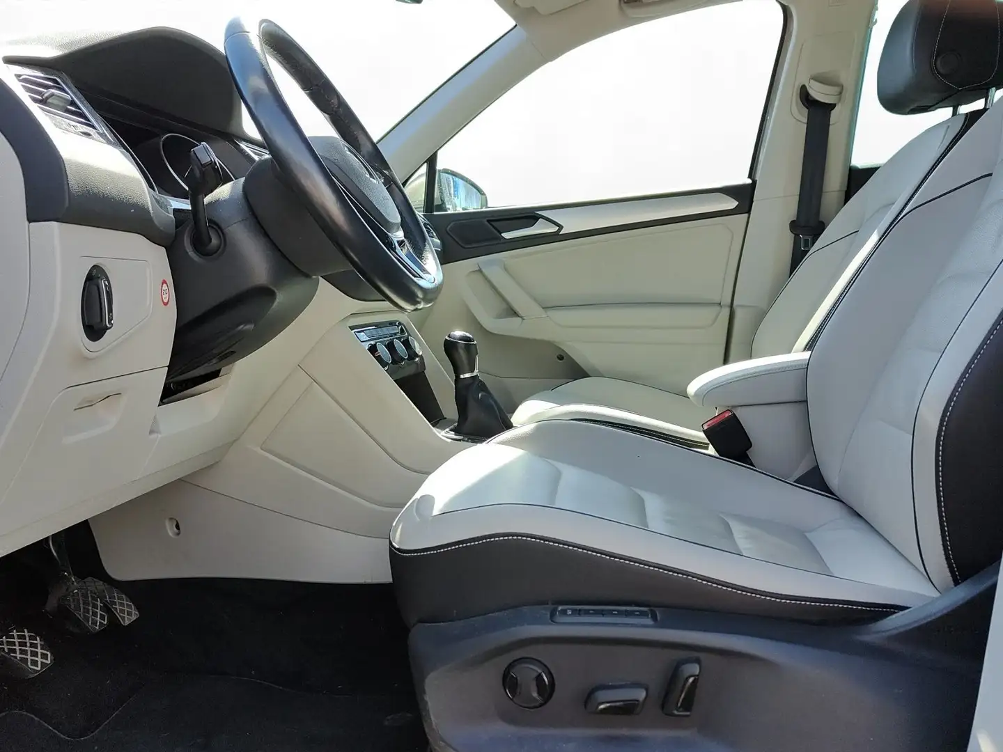 Volkswagen Tiguan 1.5 TSI "Comfortline" Beige - 2