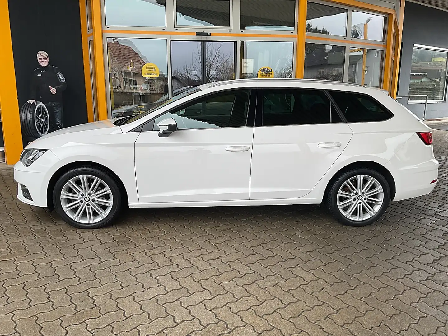 SEAT Leon ST Xcellence 2.0 TDI DSG Weiß - 2