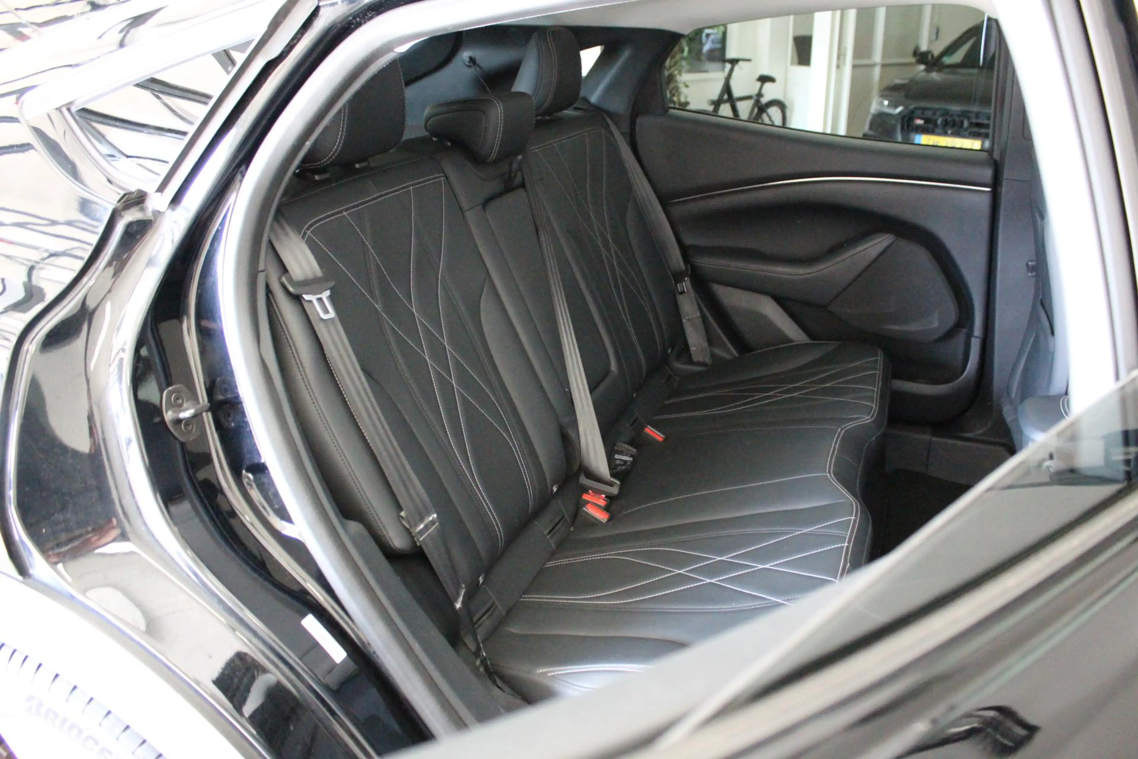 Ford Mustang Mach-E Extended RWD 98 kWh — photo 15
