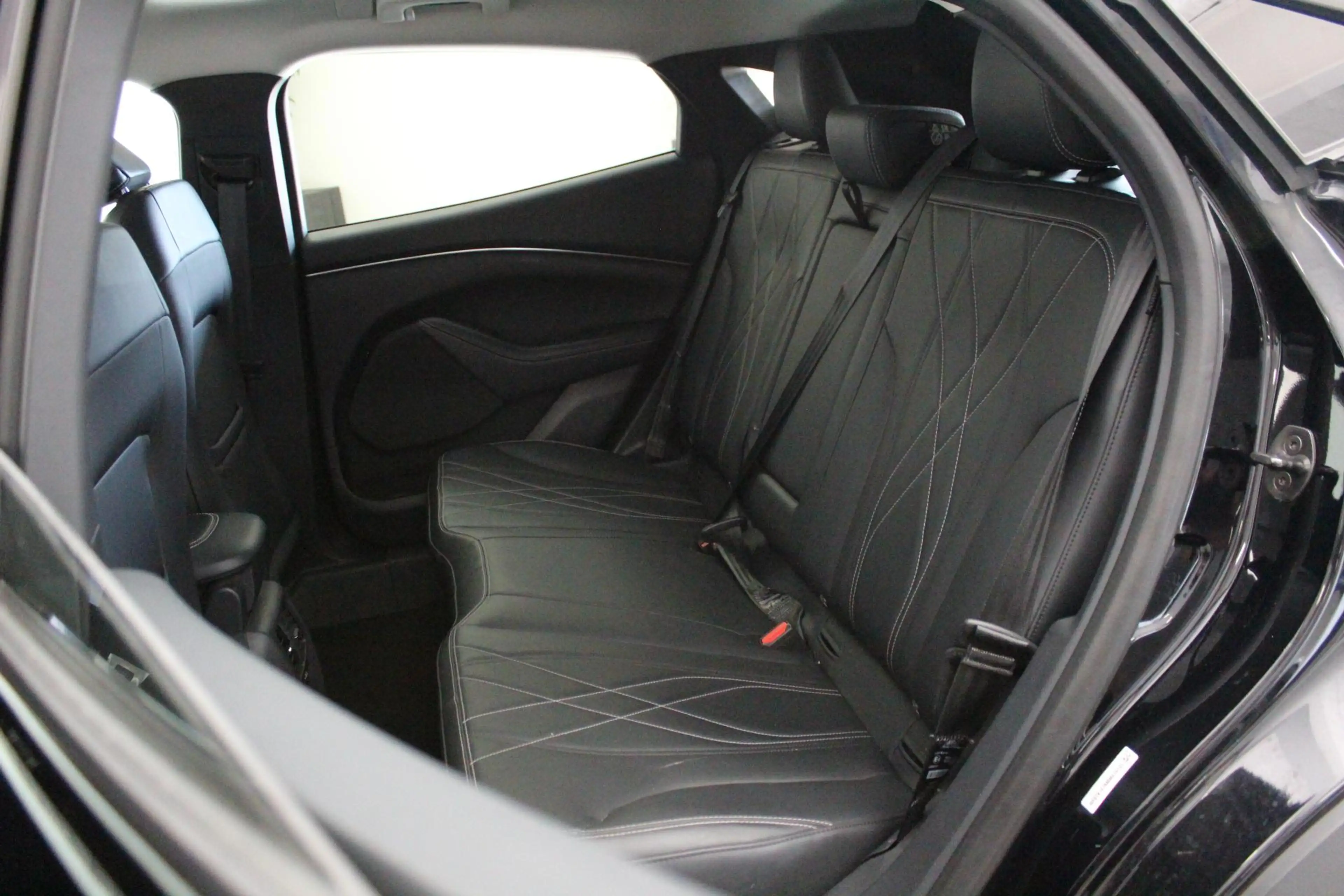 Ford Mustang Mach-E Extended RWD 98 kWh — photo 11