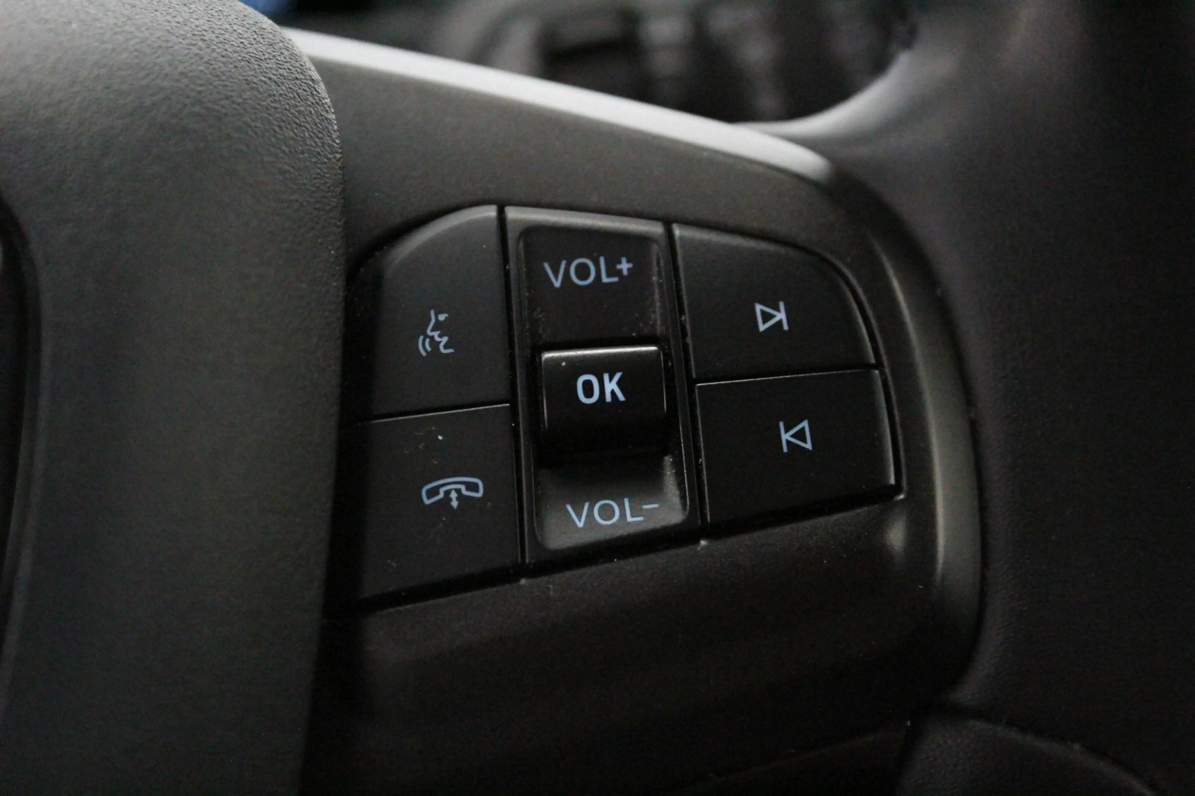 Ford Mustang Mach-E Extended RWD 98 kWh — photo 21