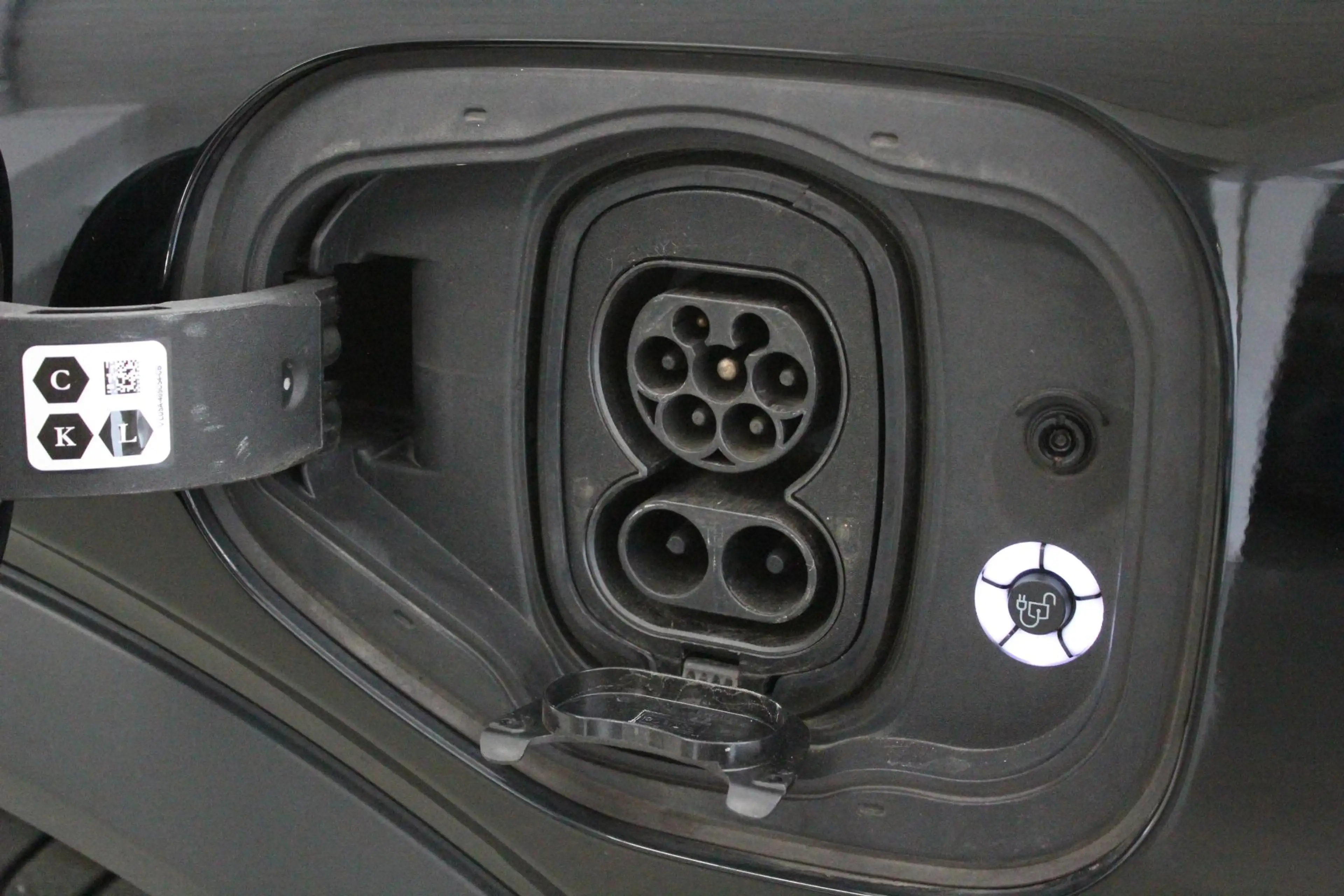 Ford Mustang Mach-E Extended RWD 98 kWh — photo 18