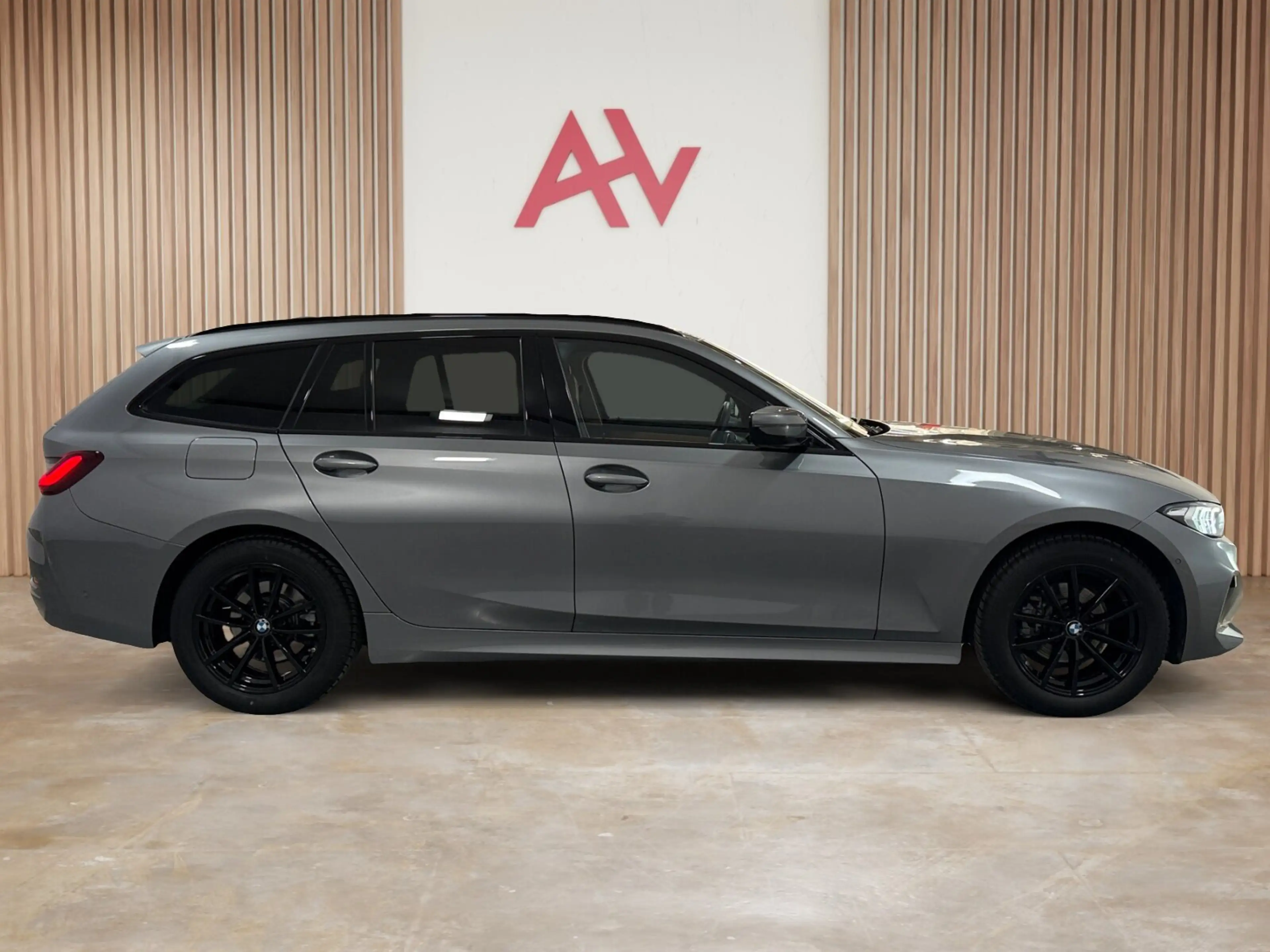BMW 318 dA Touring ** Zetelverwarm | Navi/Carplay | Spo... — photo 5