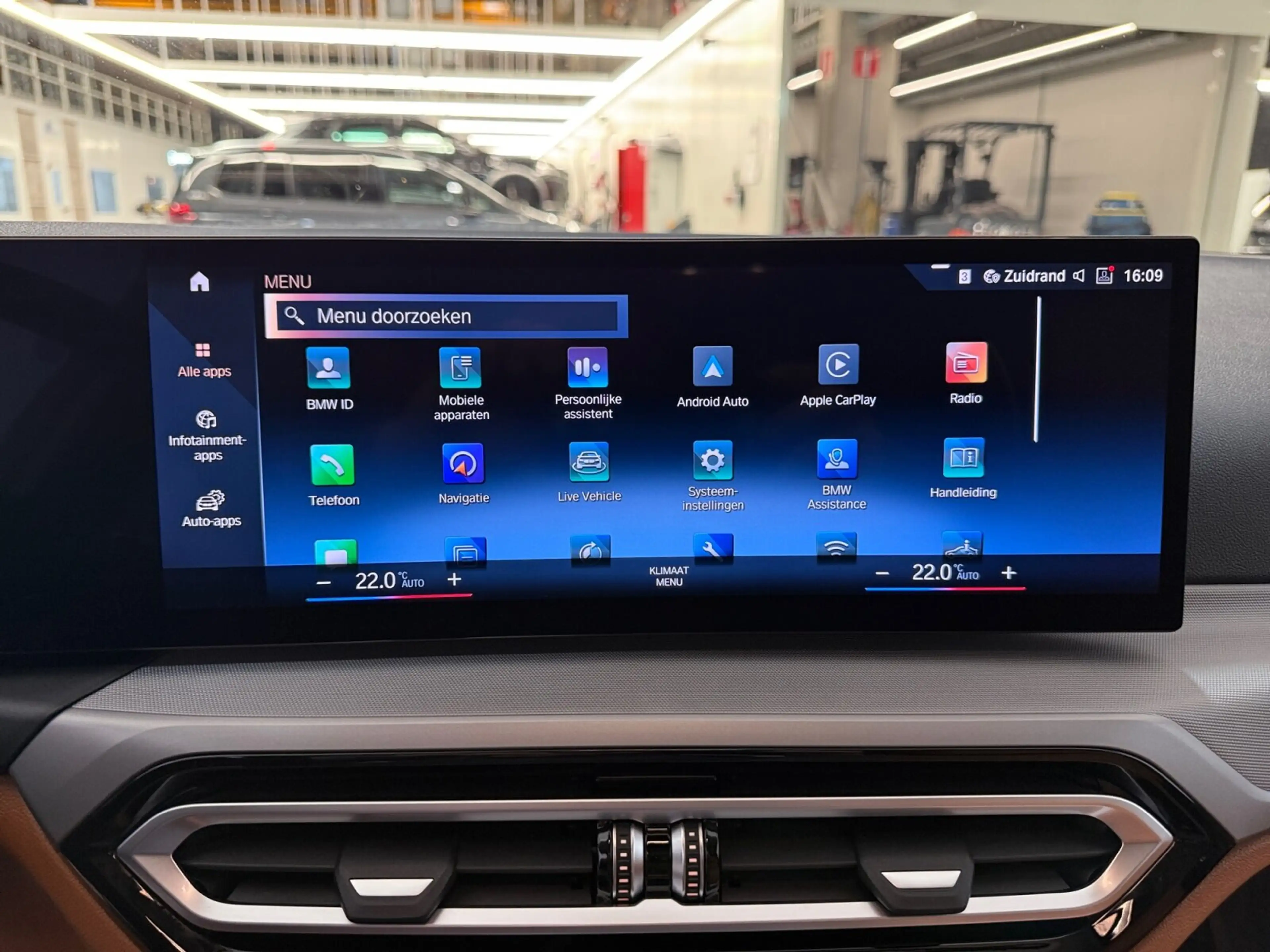 BMW 318 dA Touring ** Zetelverwarm | Navi/Carplay | Spo... — photo 23