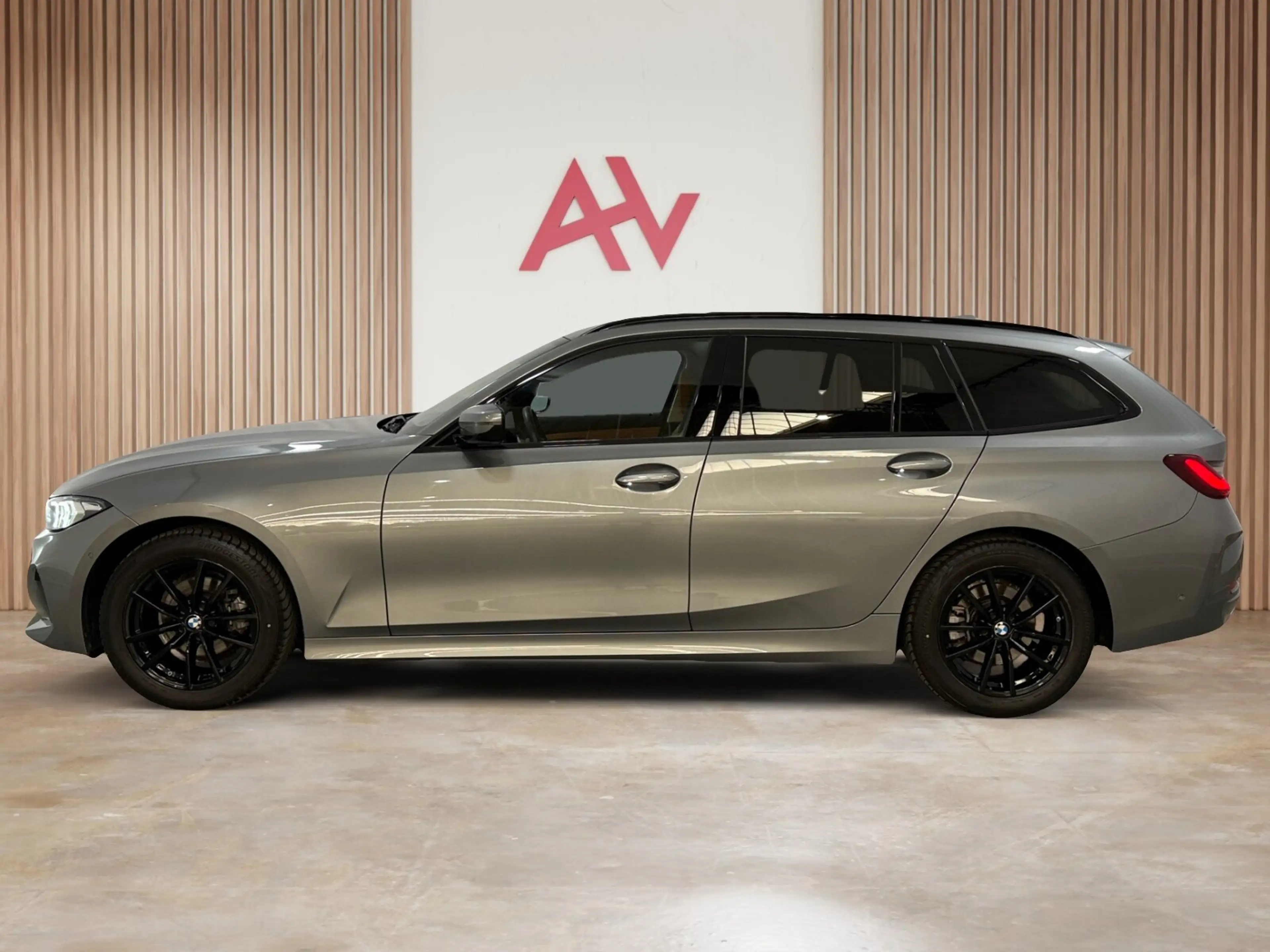 BMW 318 dA Touring ** Zetelverwarm | Navi/Carplay | Spo... — photo 11