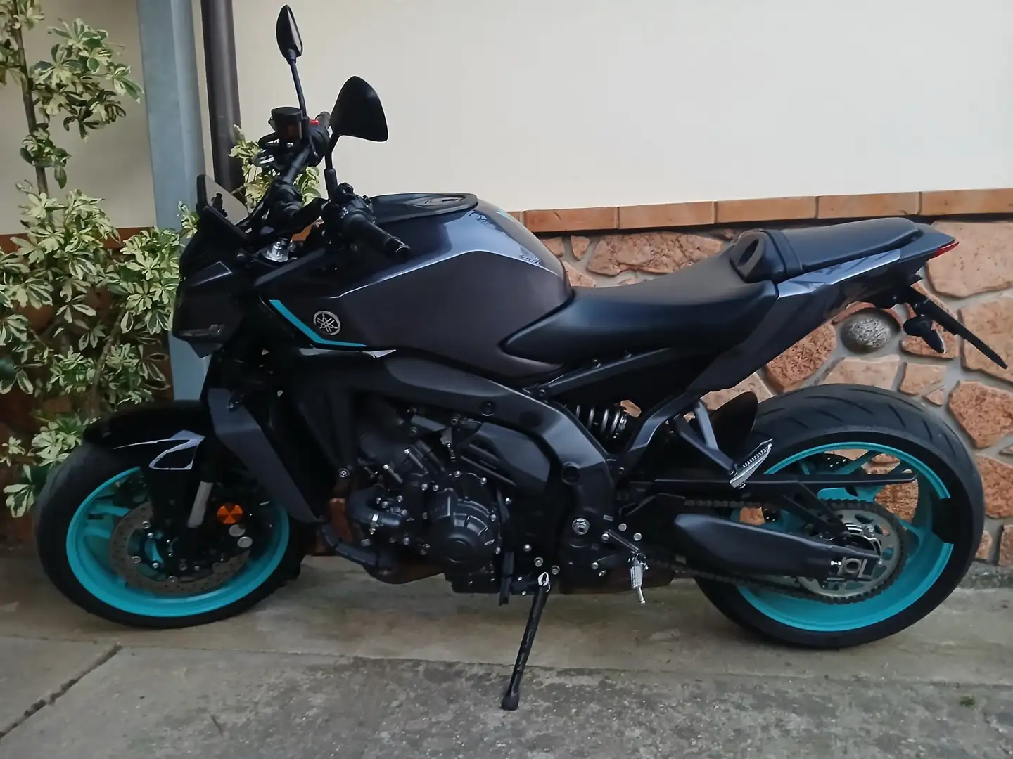 Yamaha MT-09 Šedá - 1