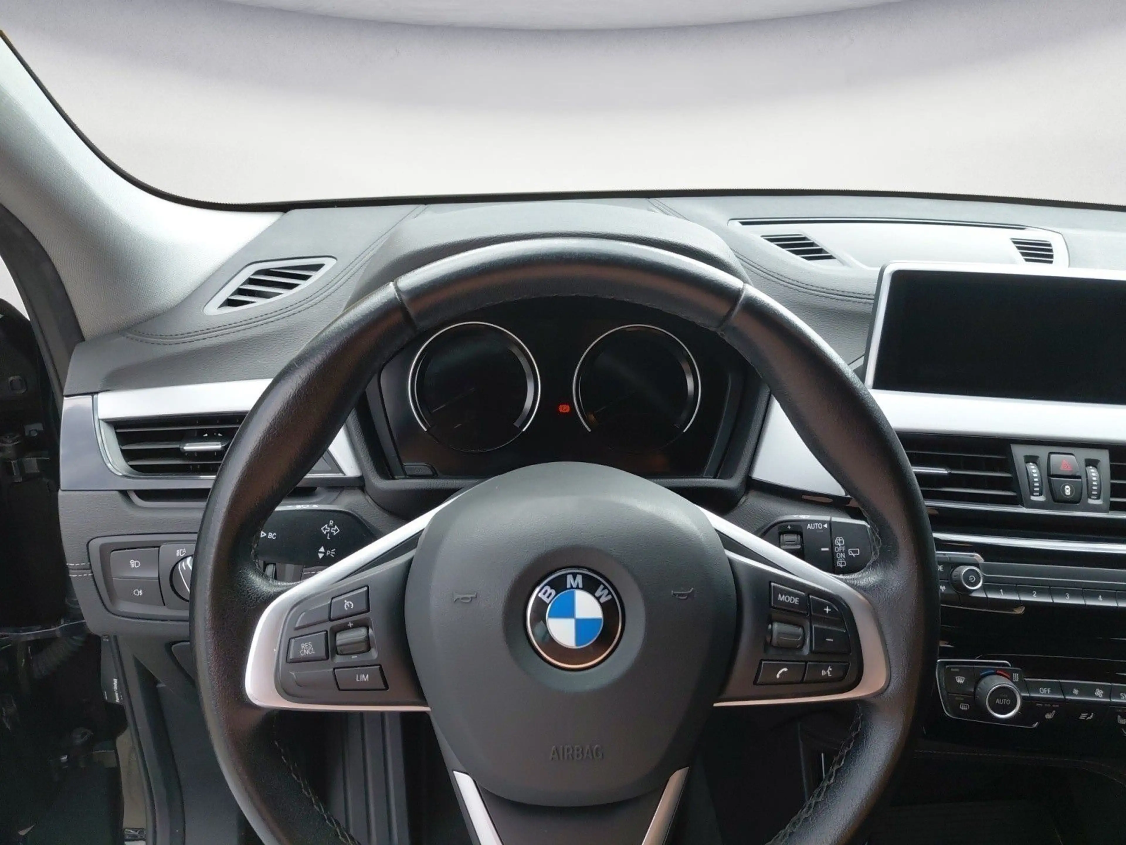 BMW X2 sDrive18i Advantage Klimaaut. PDC MF Lenkrad — photo 13