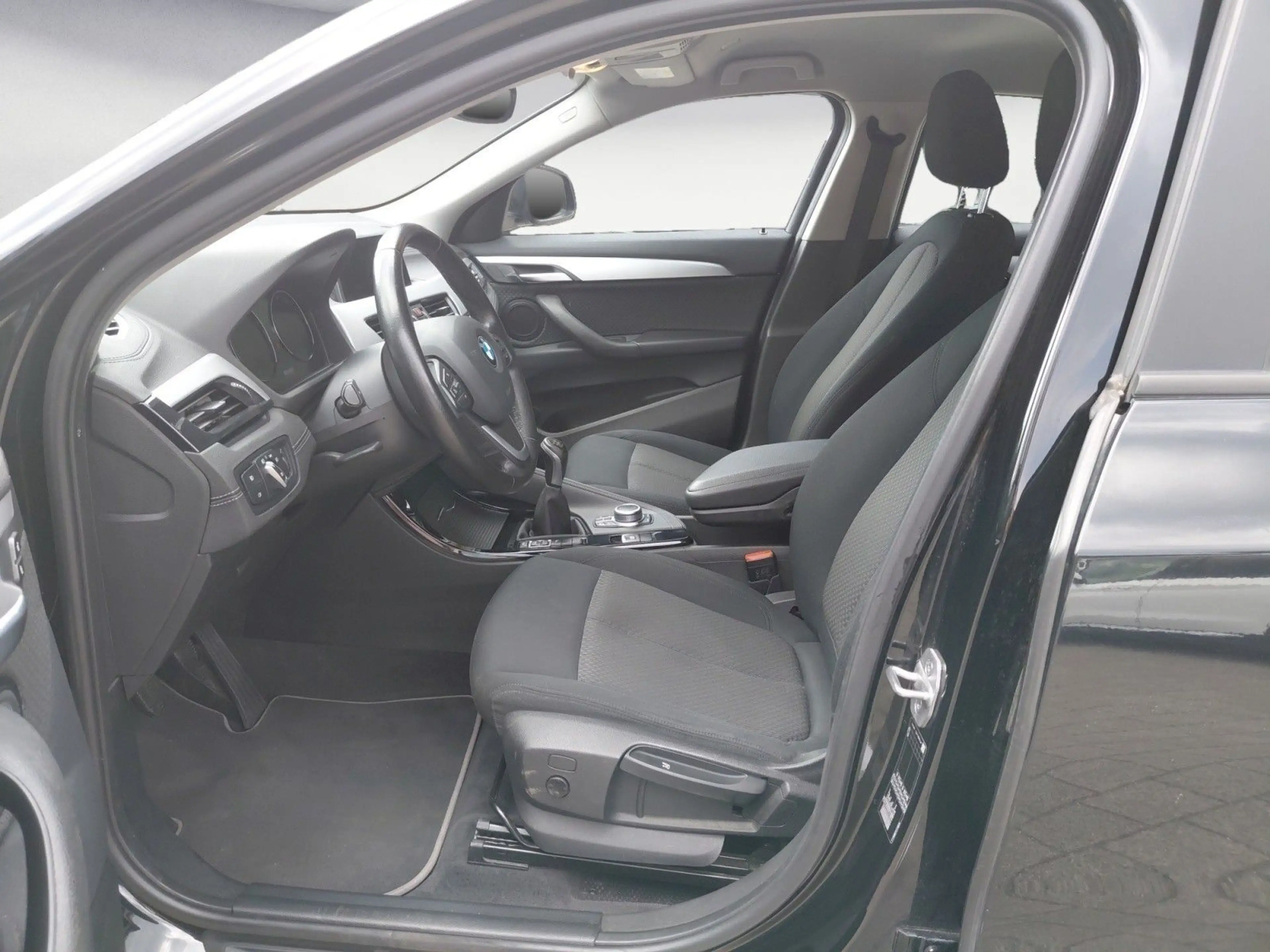 BMW X2 sDrive18i Advantage Klimaaut. PDC MF Lenkrad — photo 12