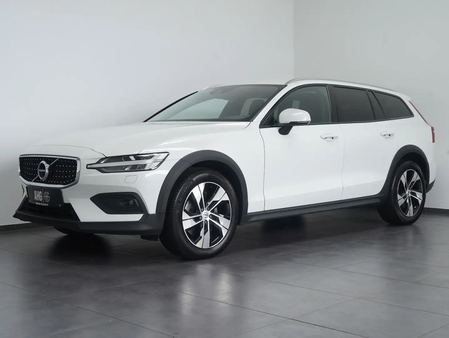 Volvo V60 Cross Country Pro B5 B AWD Weiß - 1