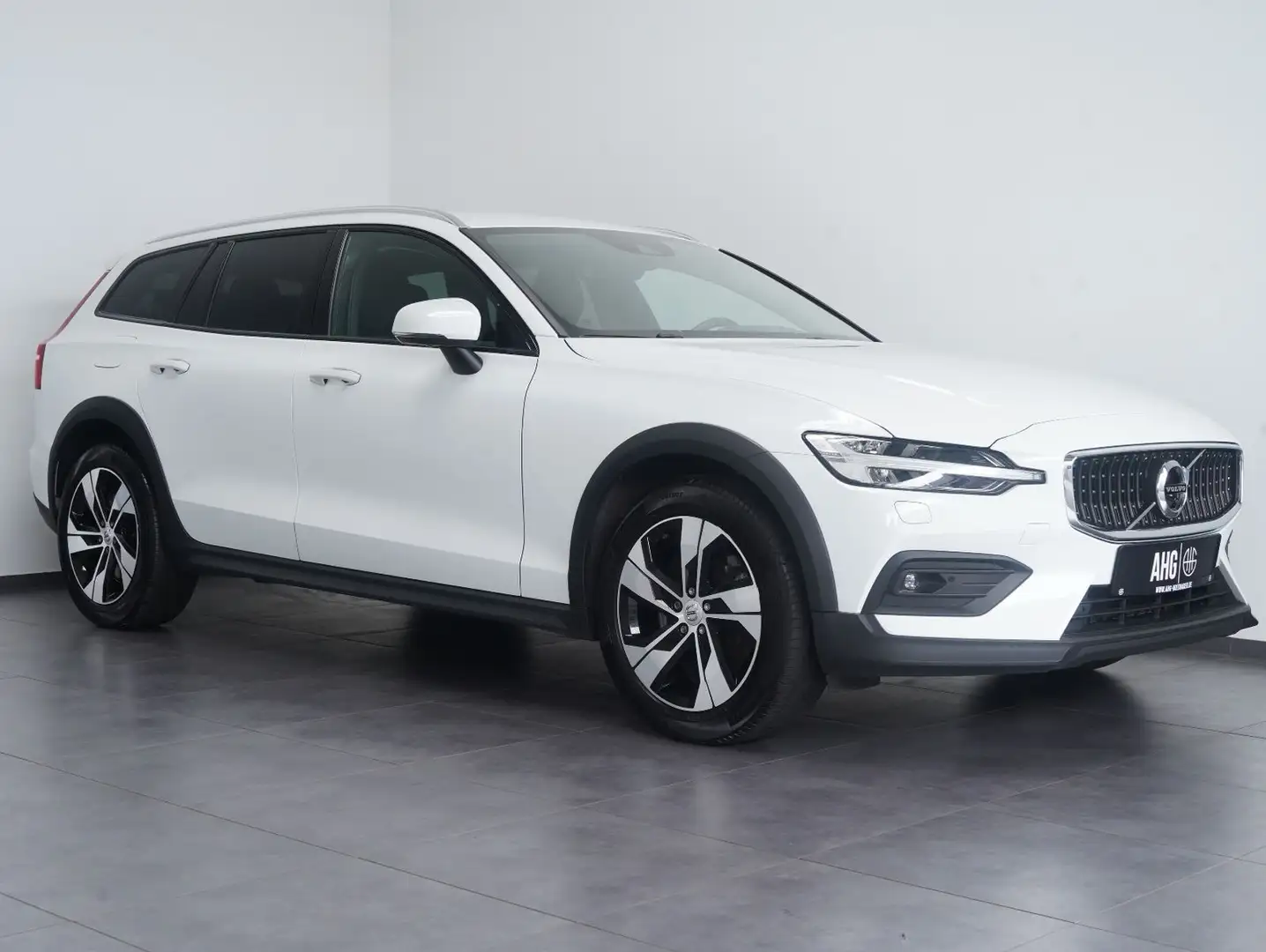 Volvo V60 Cross Country Pro B5 B AWD Weiß - 2