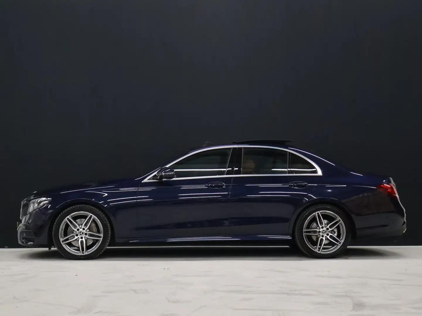 Mercedes-Benz E 200 Business Solution [SCHUIFKANTELDAK, APPLE CARPLAY, Blauw - 2