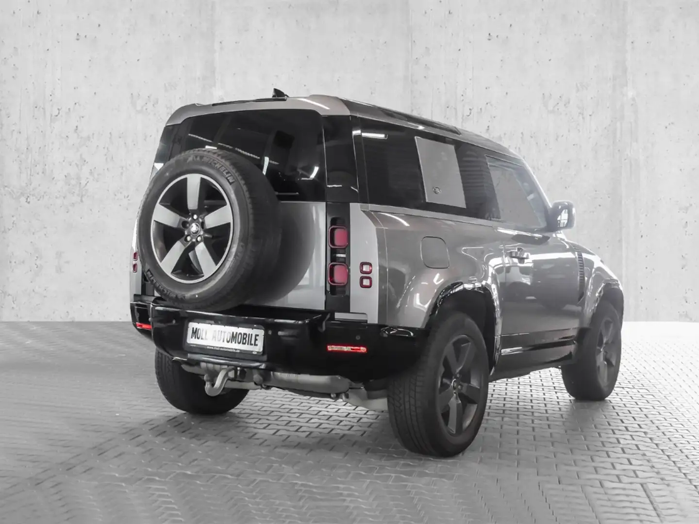 Land Rover Defender 90 X-Dynamic SE D250 Luftfederung AD Niveau AHK-ab Grau - 2