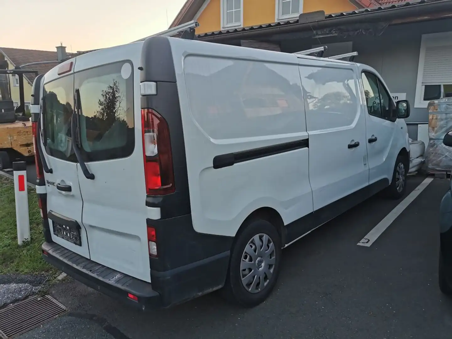 Renault Trafic L2H1 3,0t dCi 120 Weiß - 2