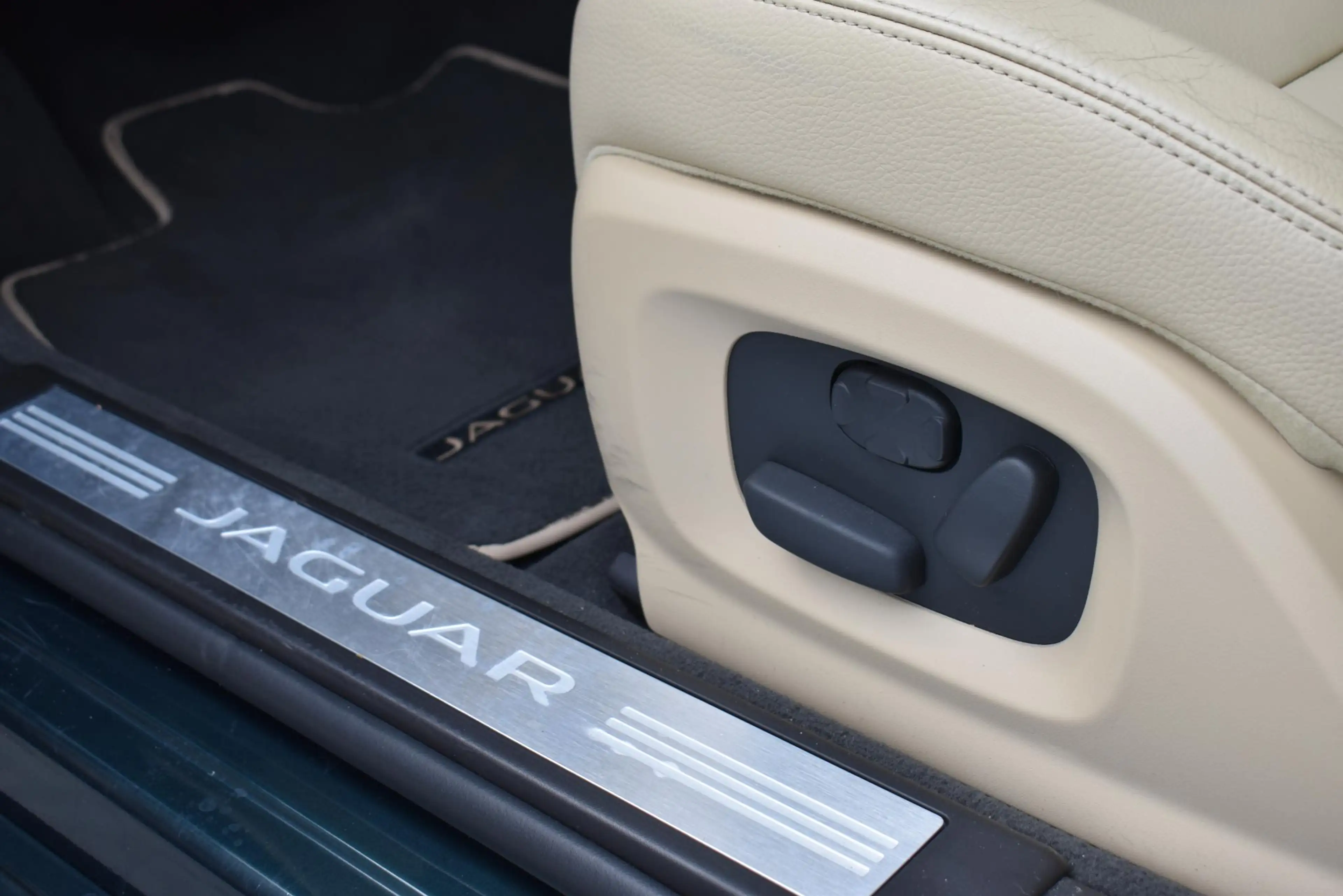 Jaguar XF 2.0 LEDER NAVI LMV CRUISE — photo 27