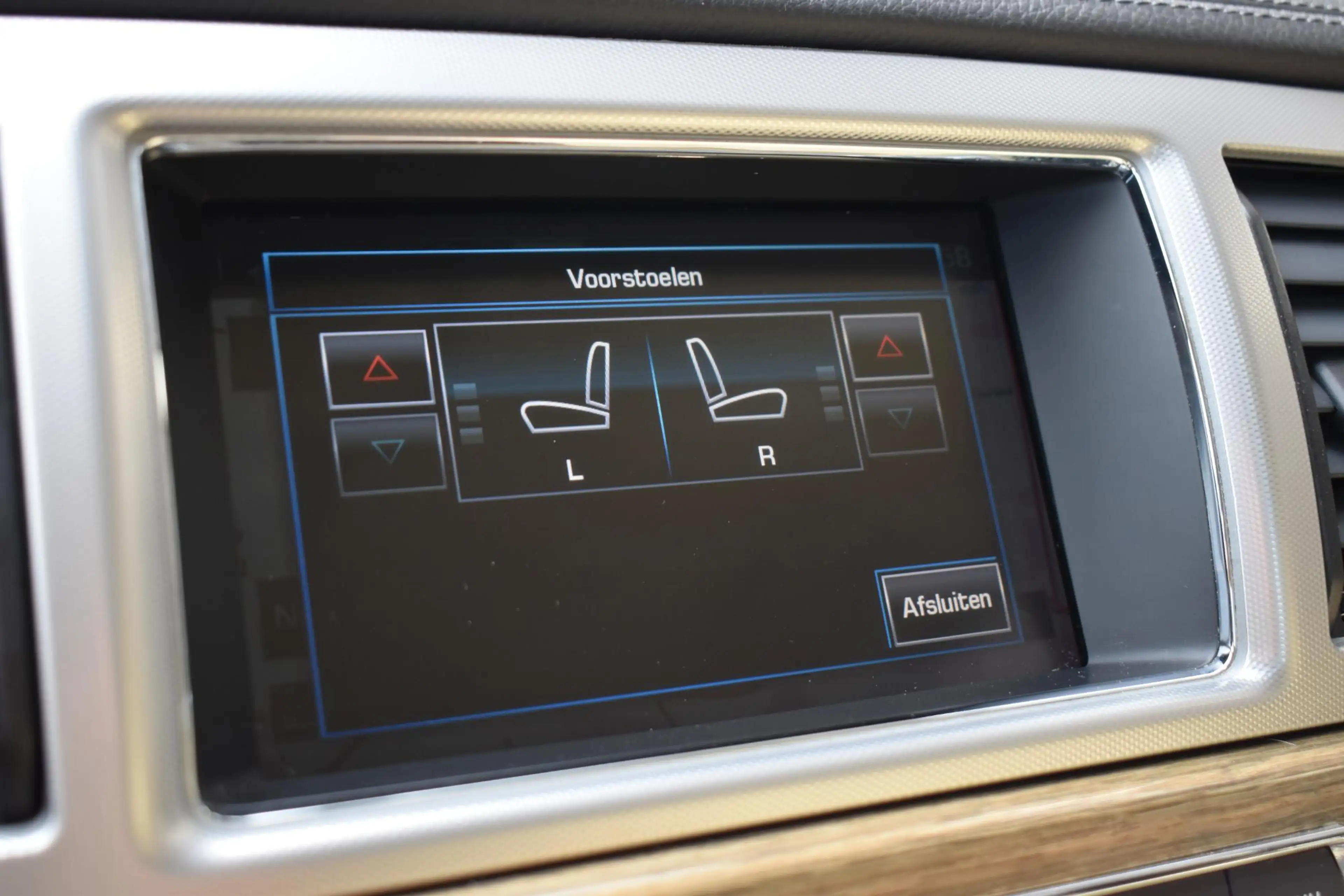 Jaguar XF 2.0 LEDER NAVI LMV CRUISE — photo 42