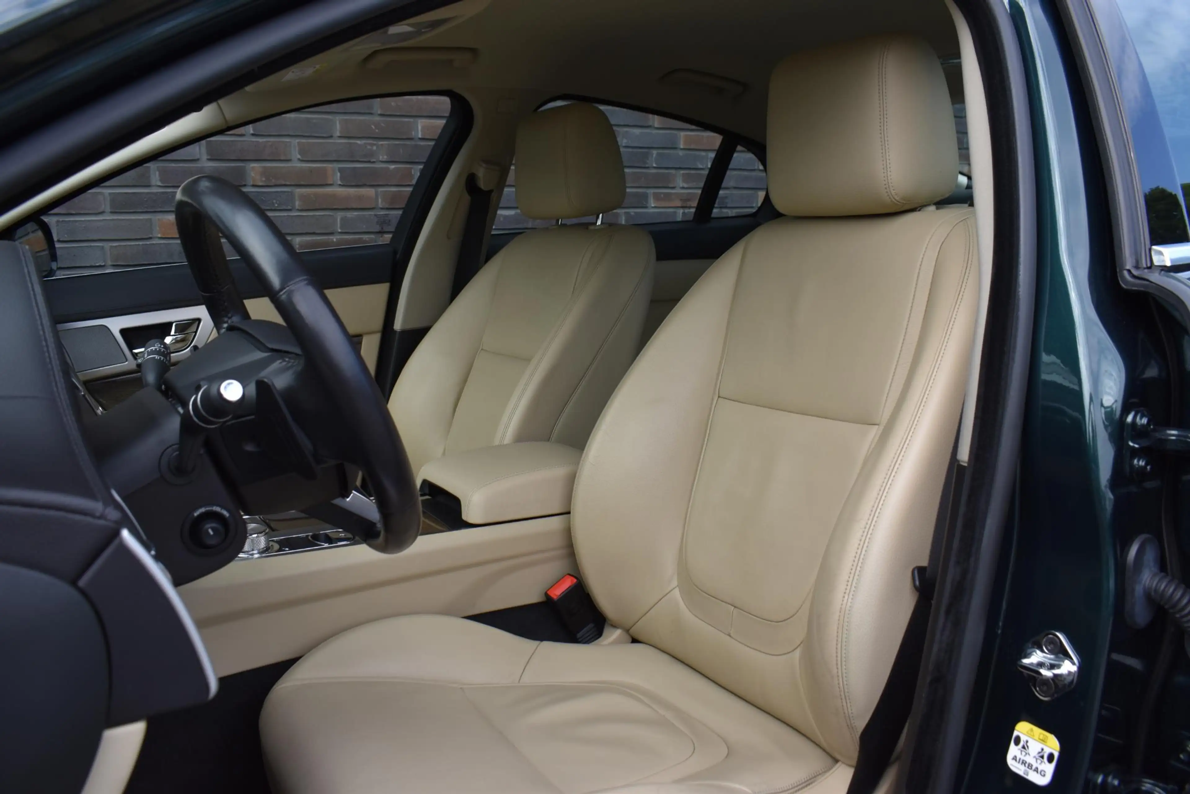 Jaguar XF 2.0 LEDER NAVI LMV CRUISE — photo 24
