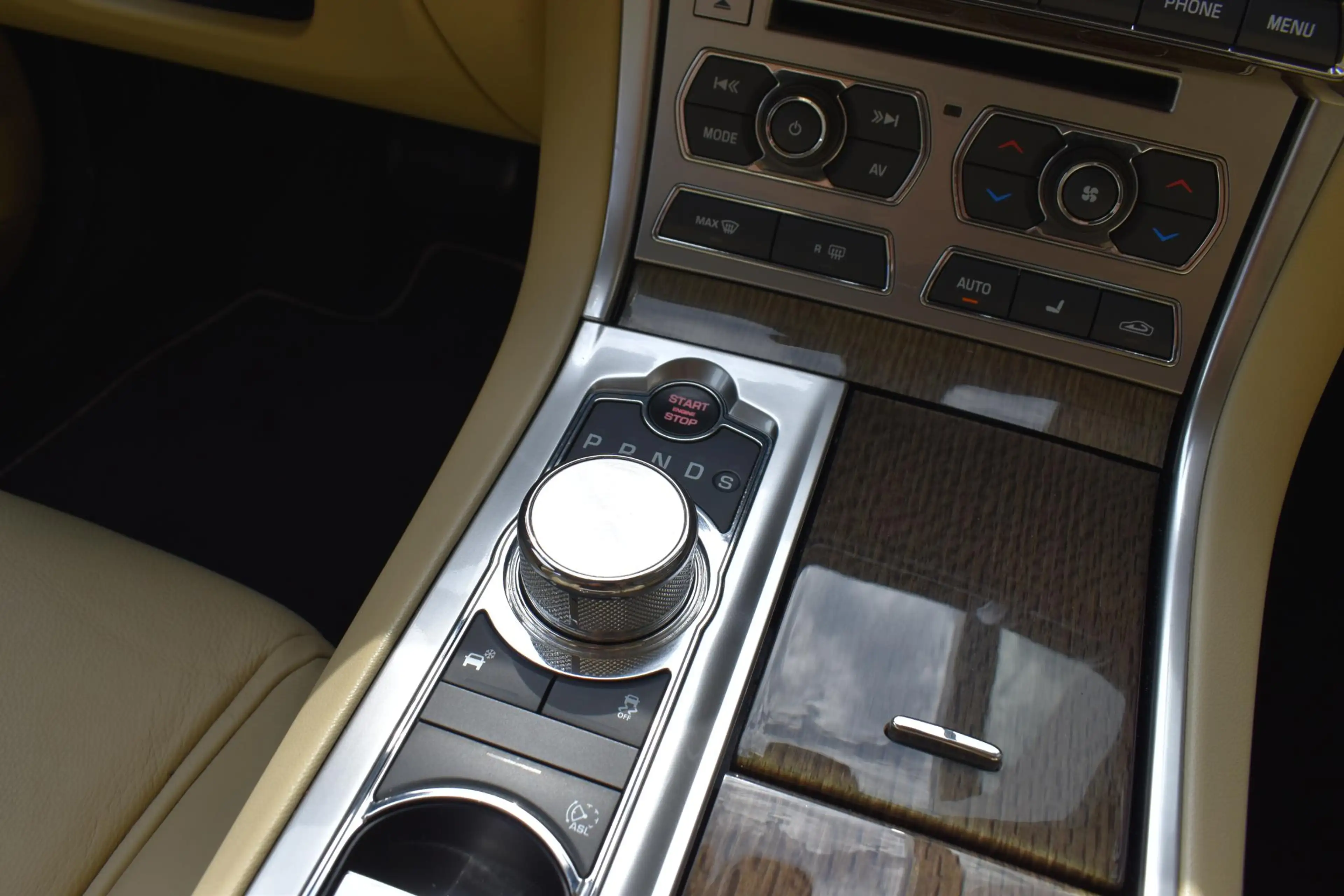 Jaguar XF 2.0 LEDER NAVI LMV CRUISE — photo 39