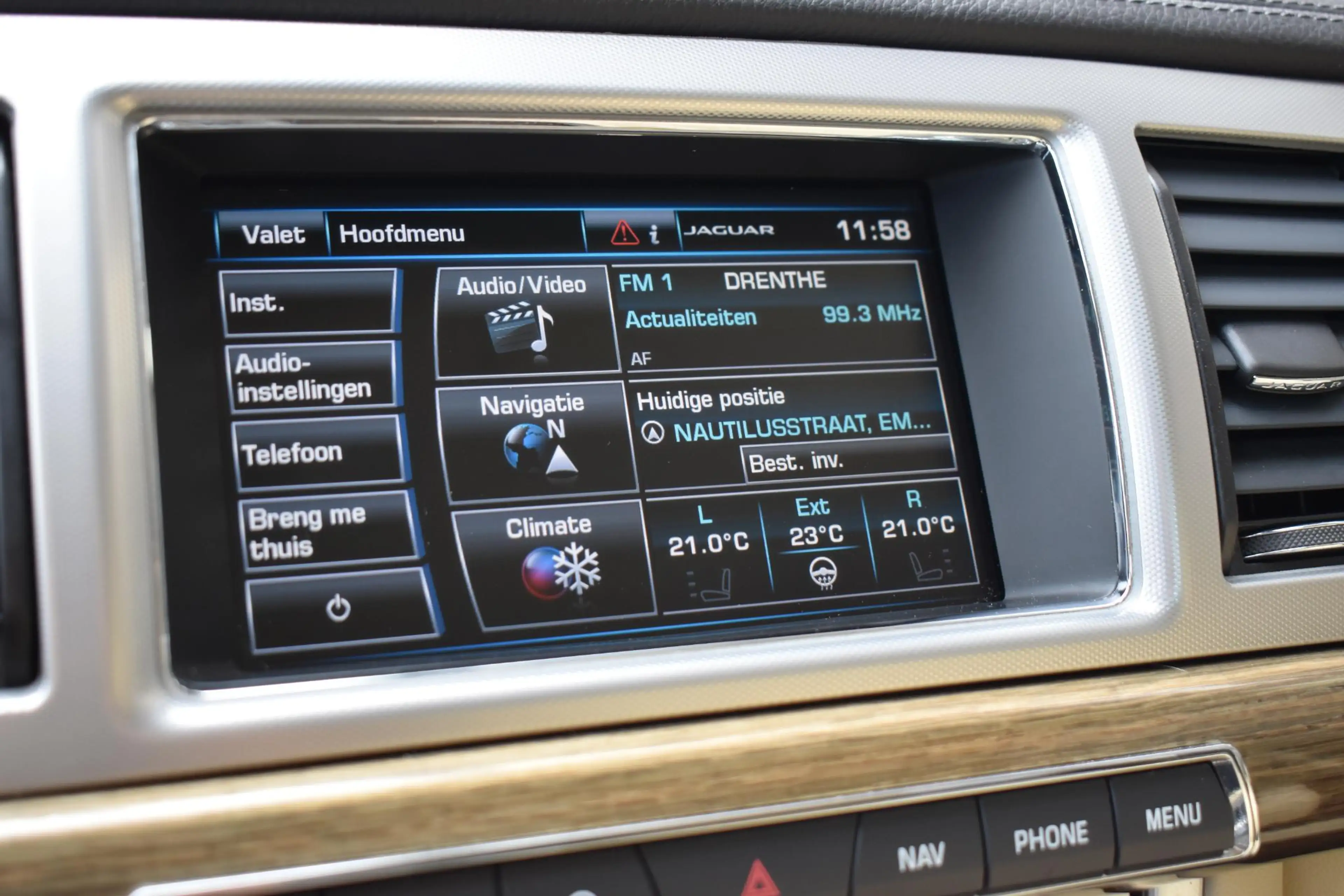 Jaguar XF 2.0 LEDER NAVI LMV CRUISE — photo 43