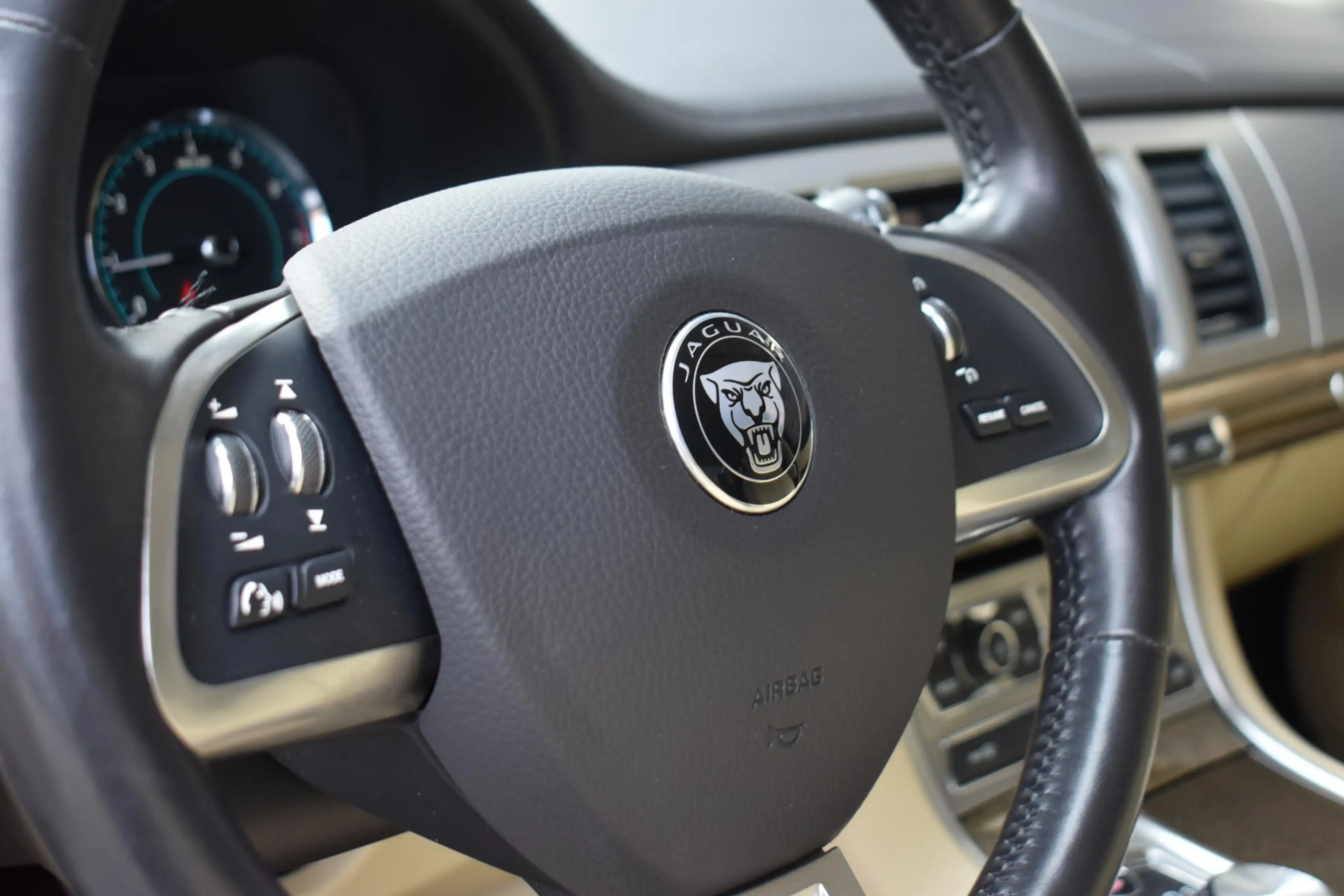 Jaguar XF 2.0 LEDER NAVI LMV CRUISE — photo 26