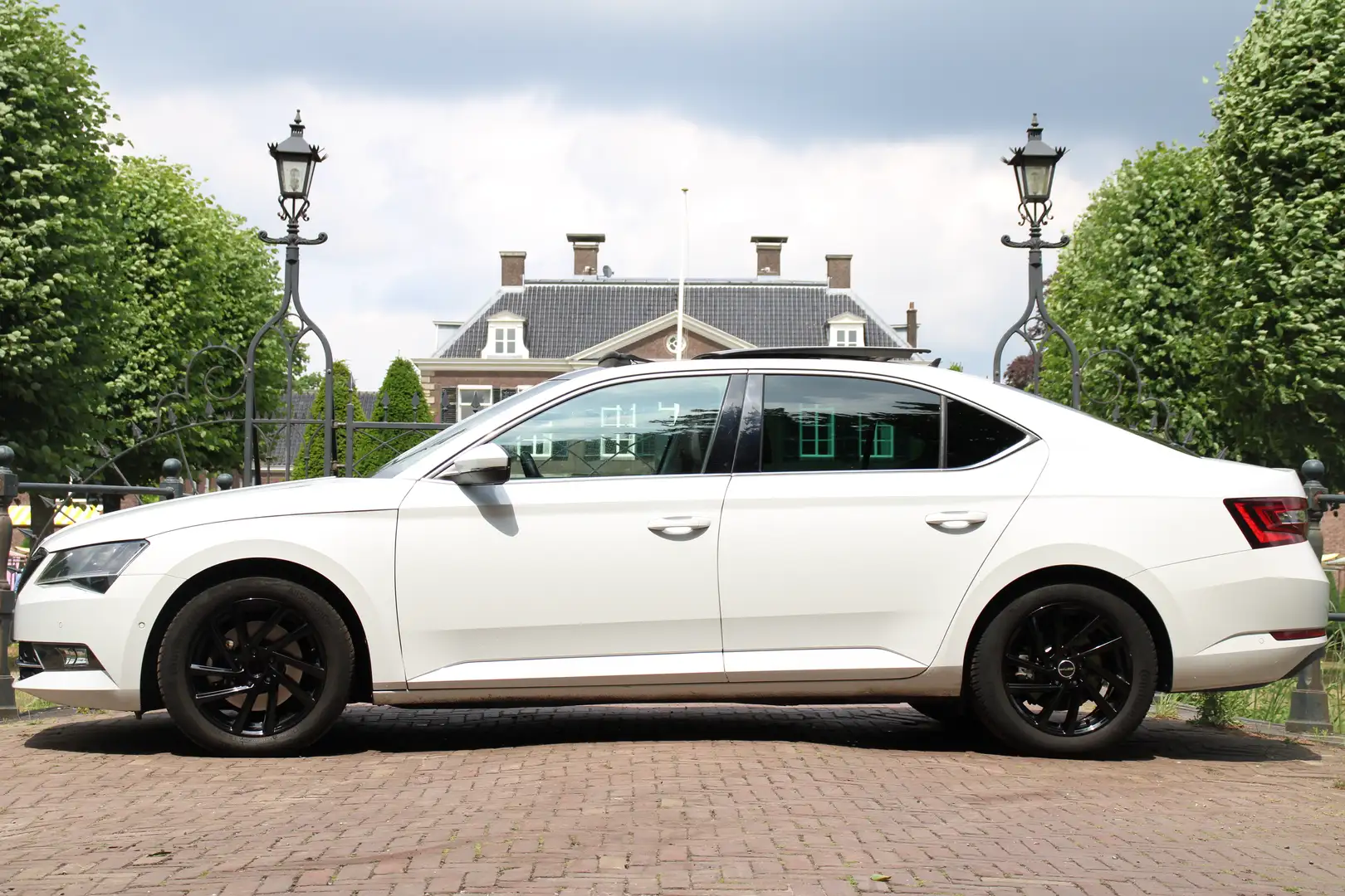 Skoda Superb 1.6 TDI Style Business | VOL! | TREKHAAK | PANO DA Wit - 2