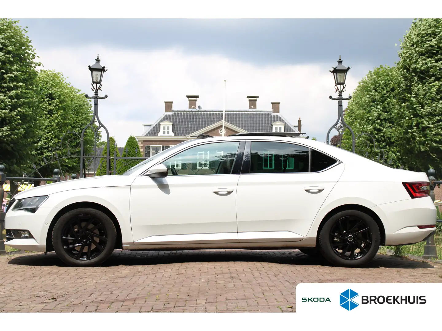 Skoda Superb 1.6 TDI AUTOMAAT | VOL! | TREKHAAK | PANO DAK | LE Beyaz - 2