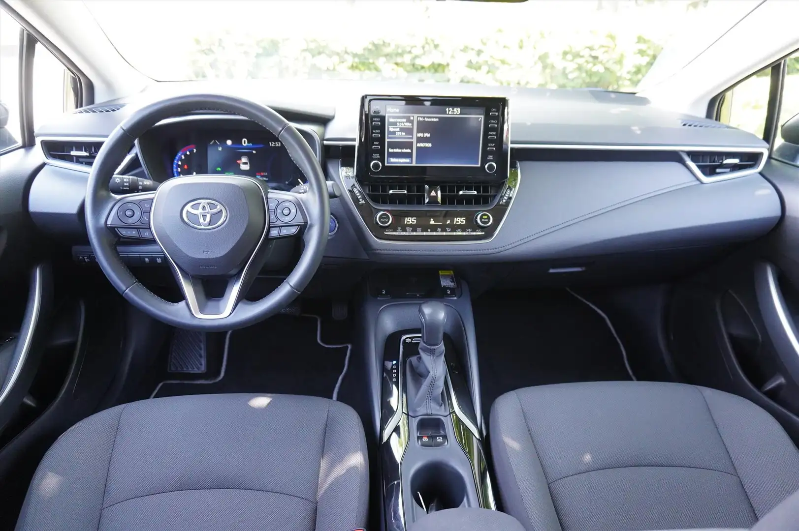 Toyota Corolla Sedan 1.8 Hybrid 122pk CVT Business Plus Multi Med Zwart - 2