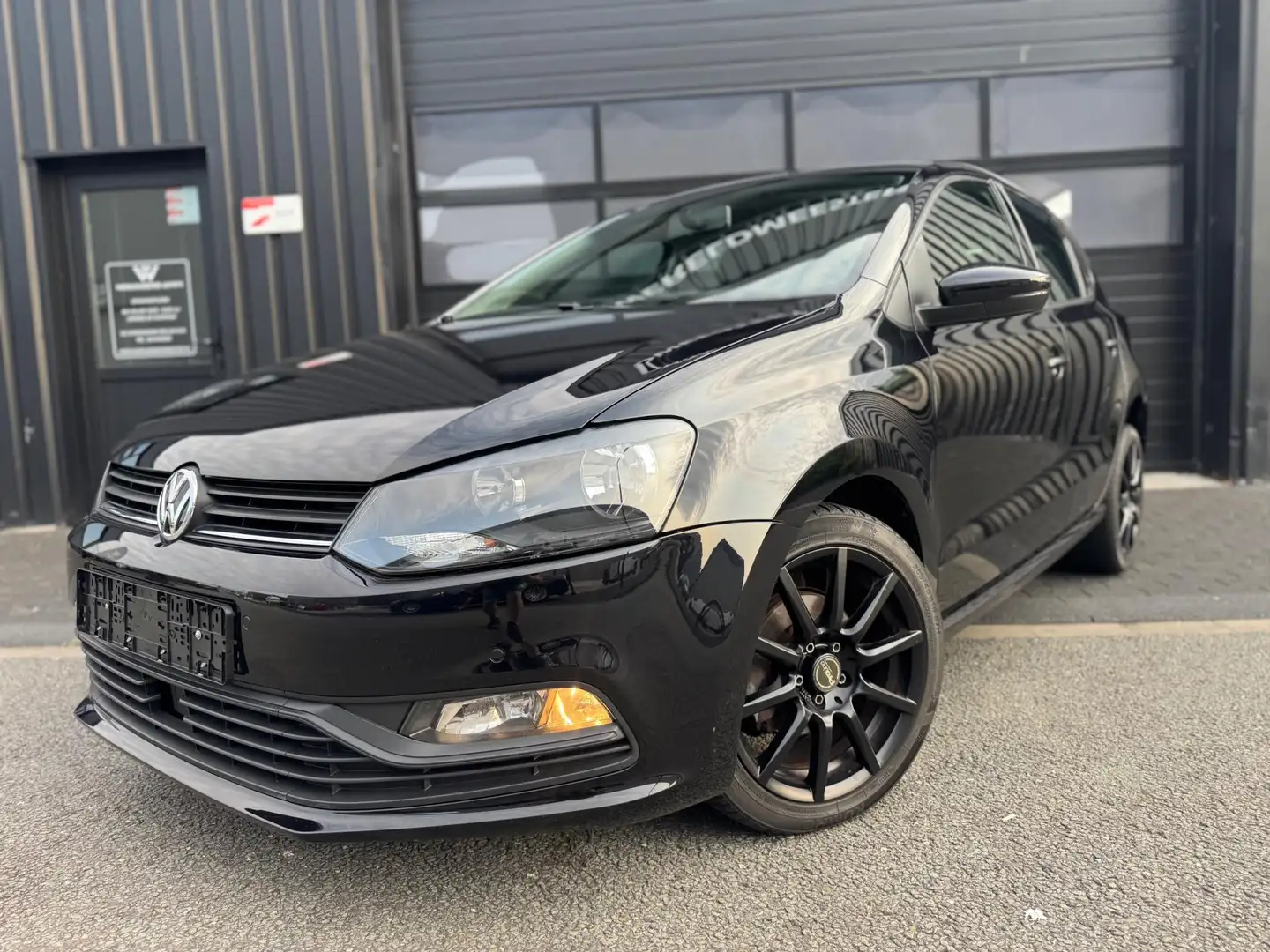 Volkswagen Polo 1.0 Edition 1ste eigenaar Dealeronderhouden. Nero - 2