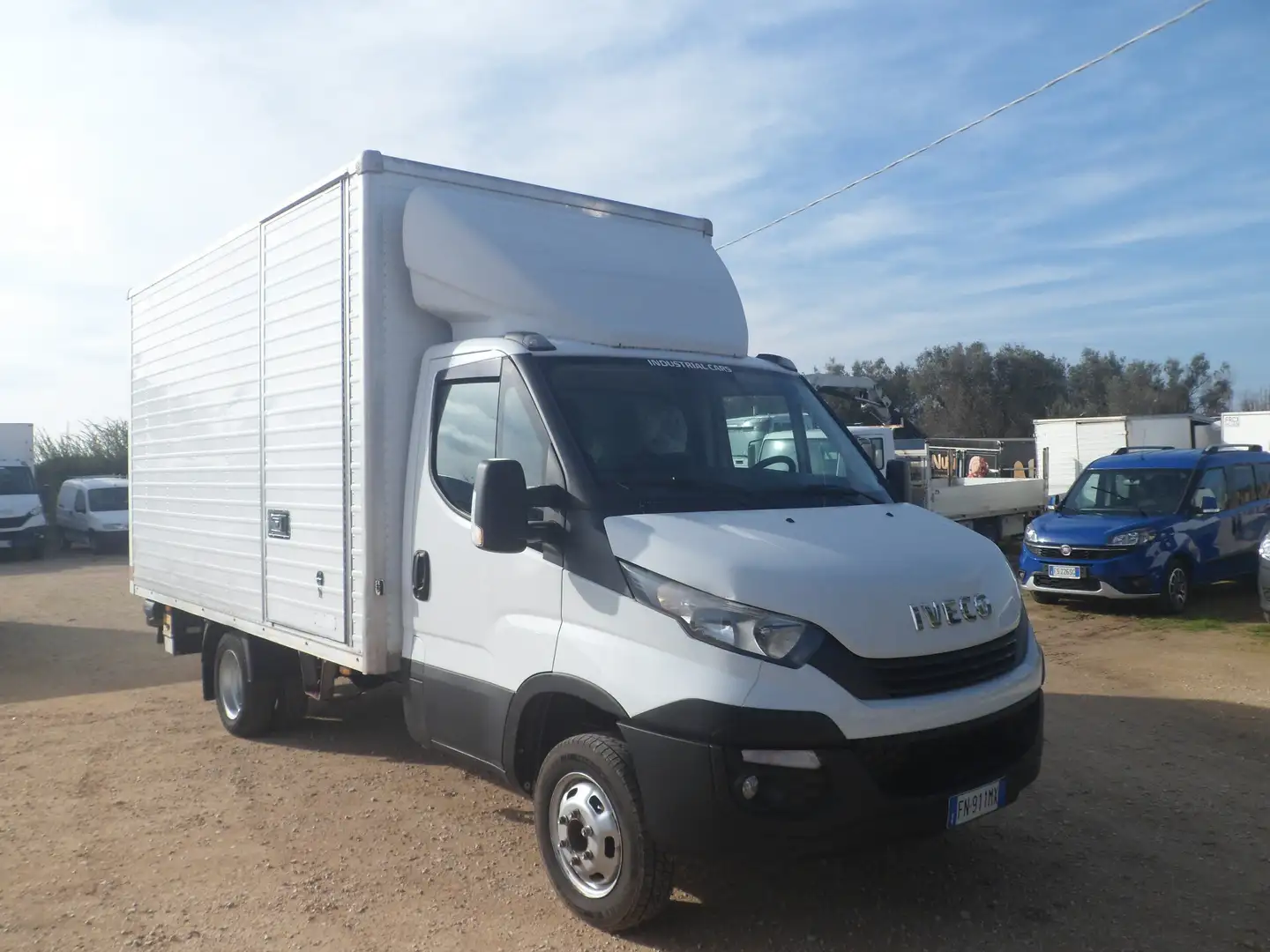 Iveco Daily 35c14 furgonatura con pedana Blanc - 2