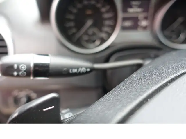 Mercedes-Benz M Class view 15