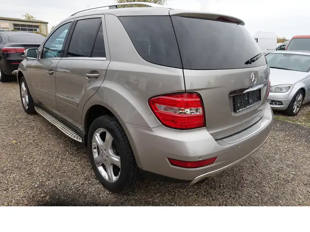 Mercedes-Benz M Class view 4