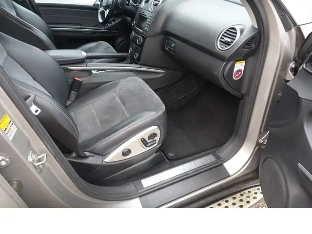Mercedes-Benz M Class view 8
