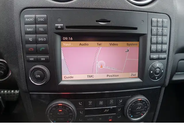 Mercedes-Benz M Class view 11