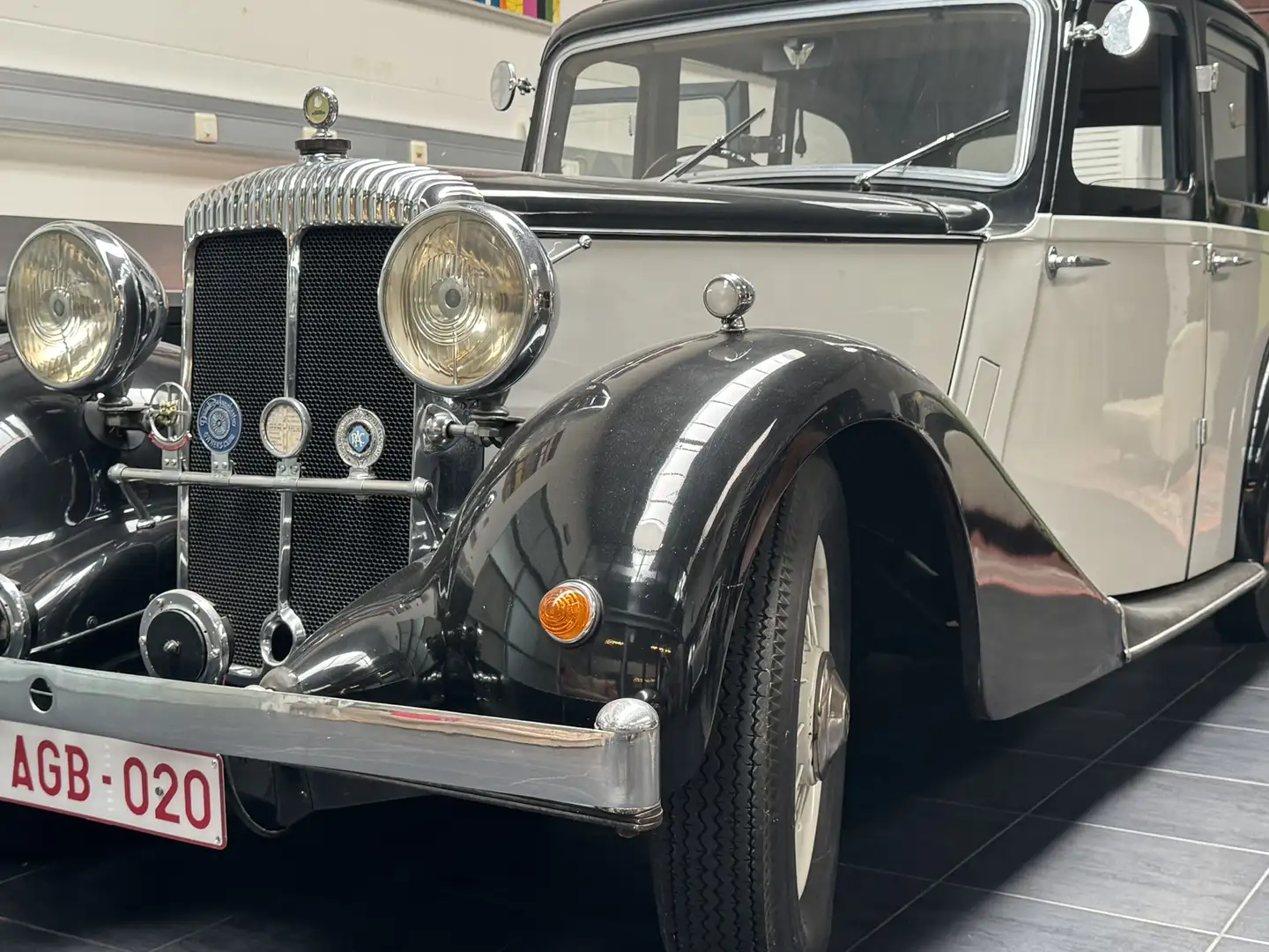 Daimler Six 15 Saloon Schwarz - 2