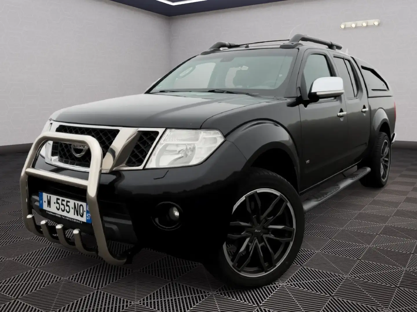 Nissan Pick Up 4x4 Double-Cab LE Schwarz - 1