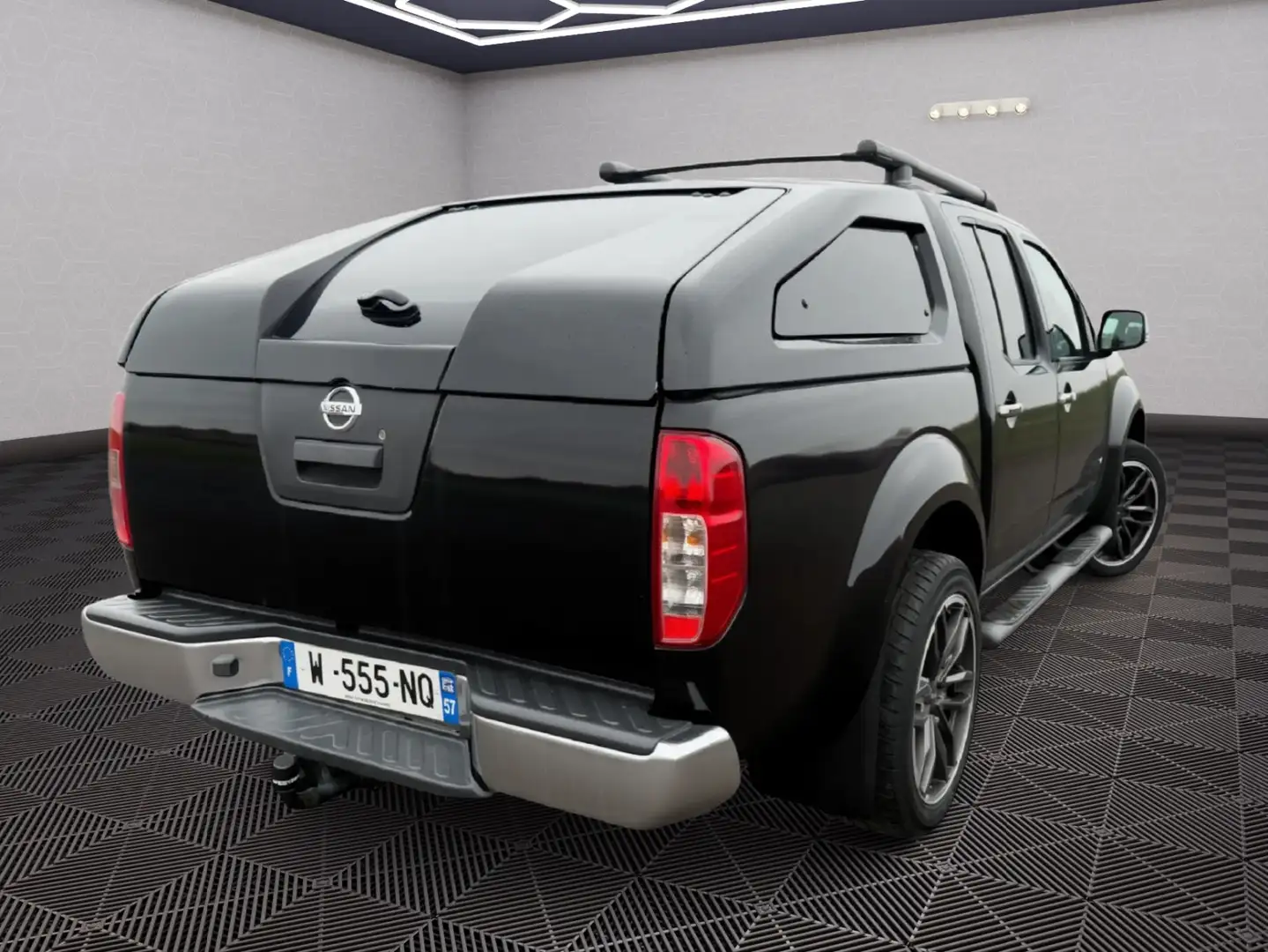 Nissan Pick Up 4x4 Double-Cab LE Schwarz - 2