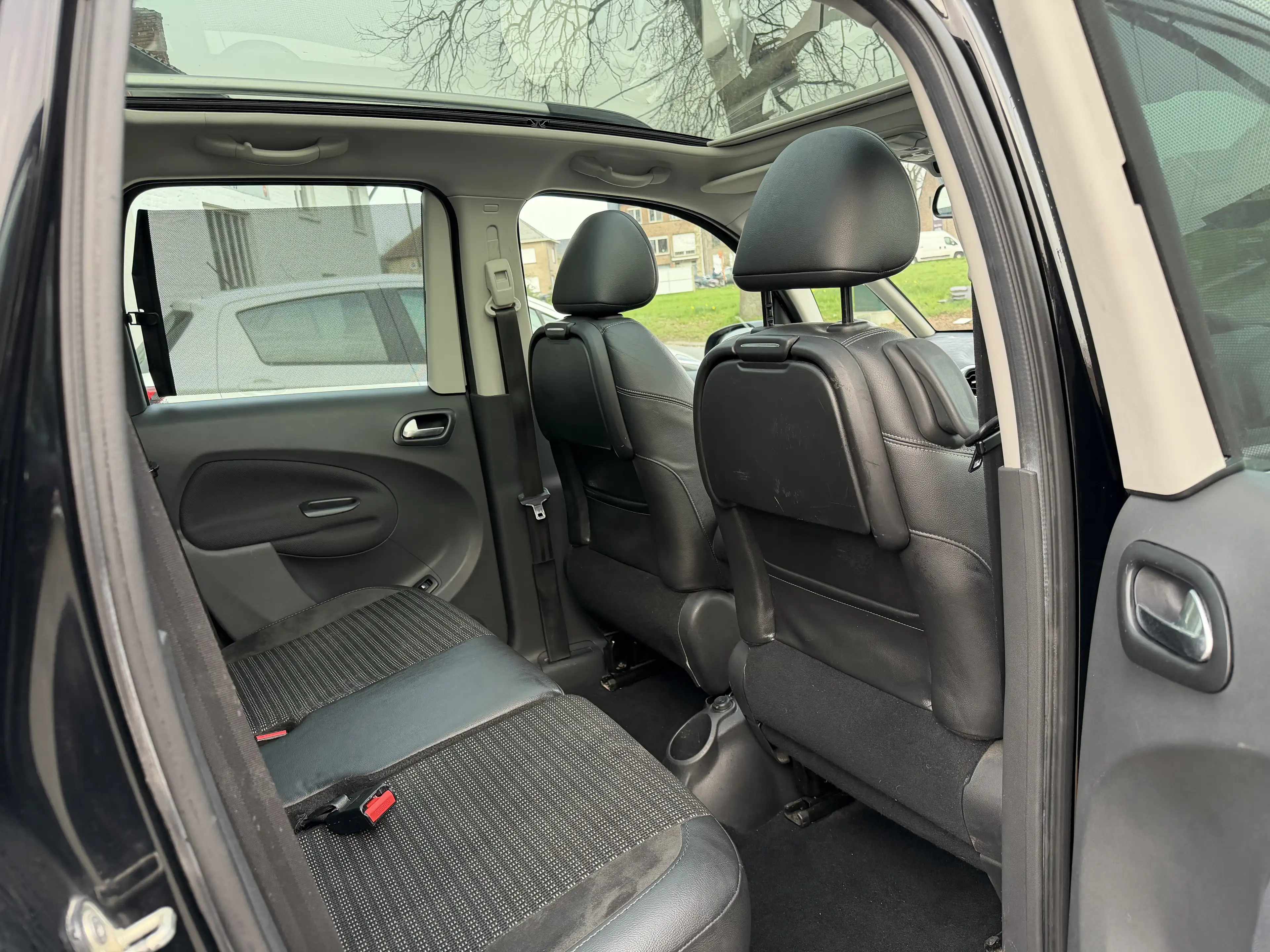 Citroen C3 Picasso 1.2 Exclusive Navi/Cruise/PDC/Camera — photo 13