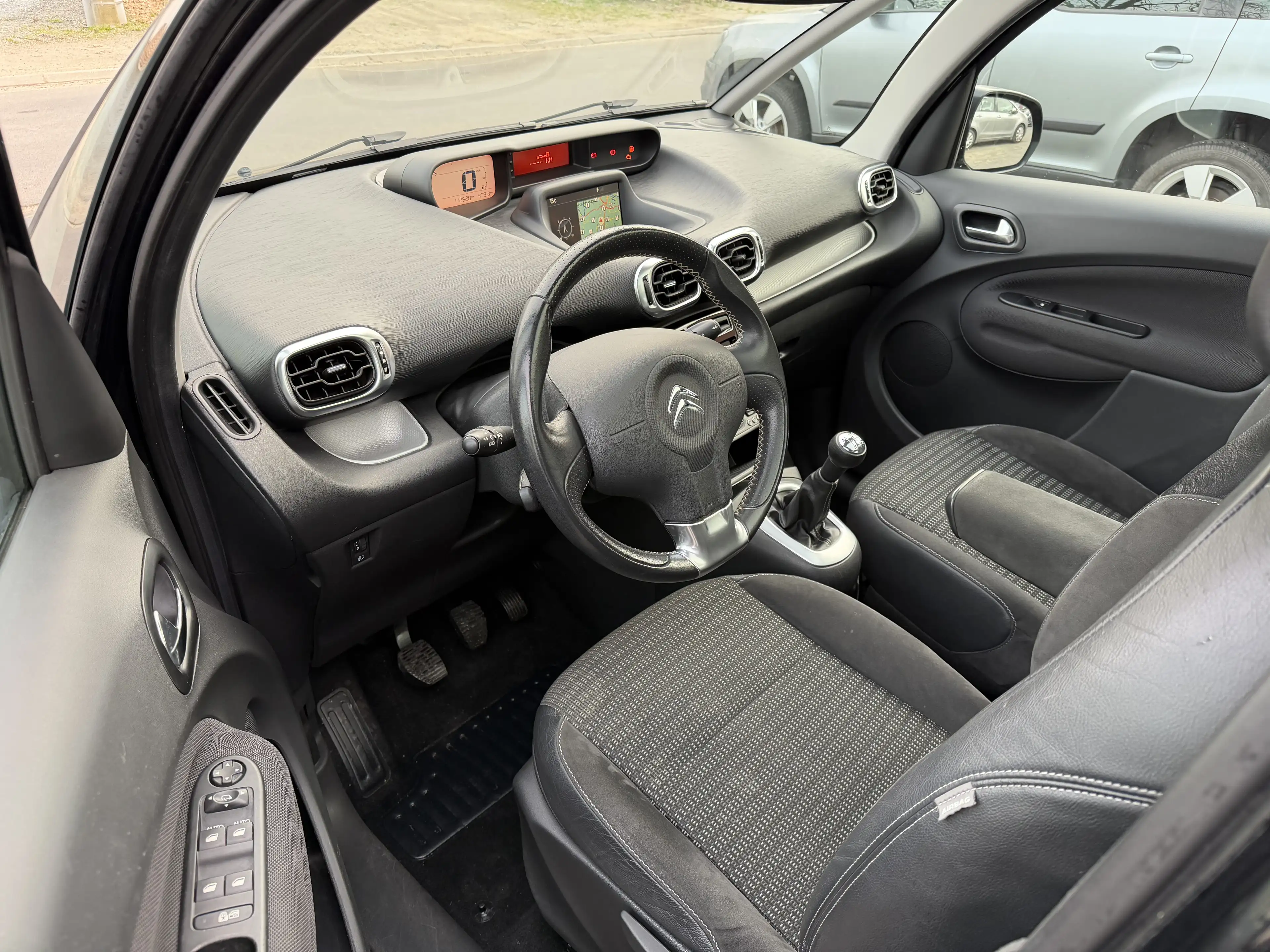 Citroen C3 Picasso 1.2 Exclusive Navi/Cruise/PDC/Camera — photo 11