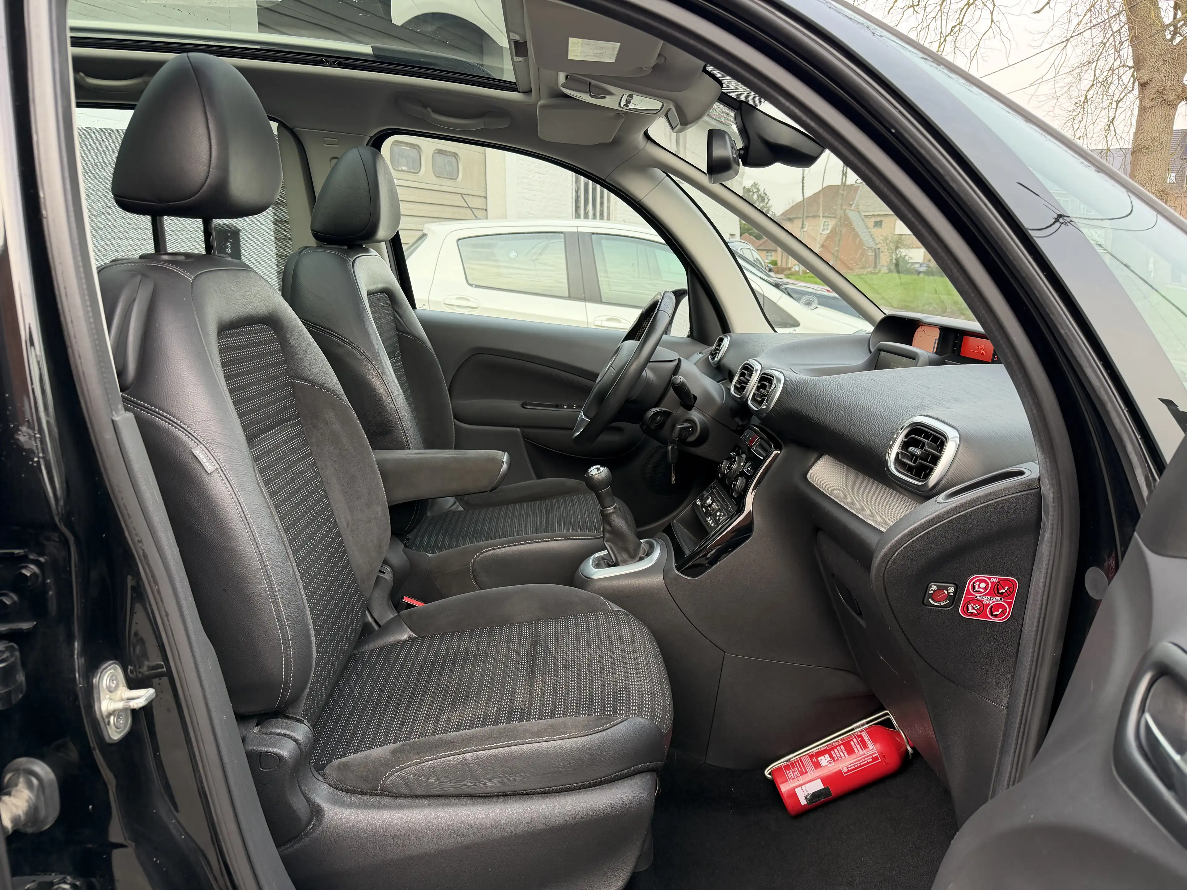 Citroen C3 Picasso 1.2 Exclusive Navi/Cruise/PDC/Camera — photo 12