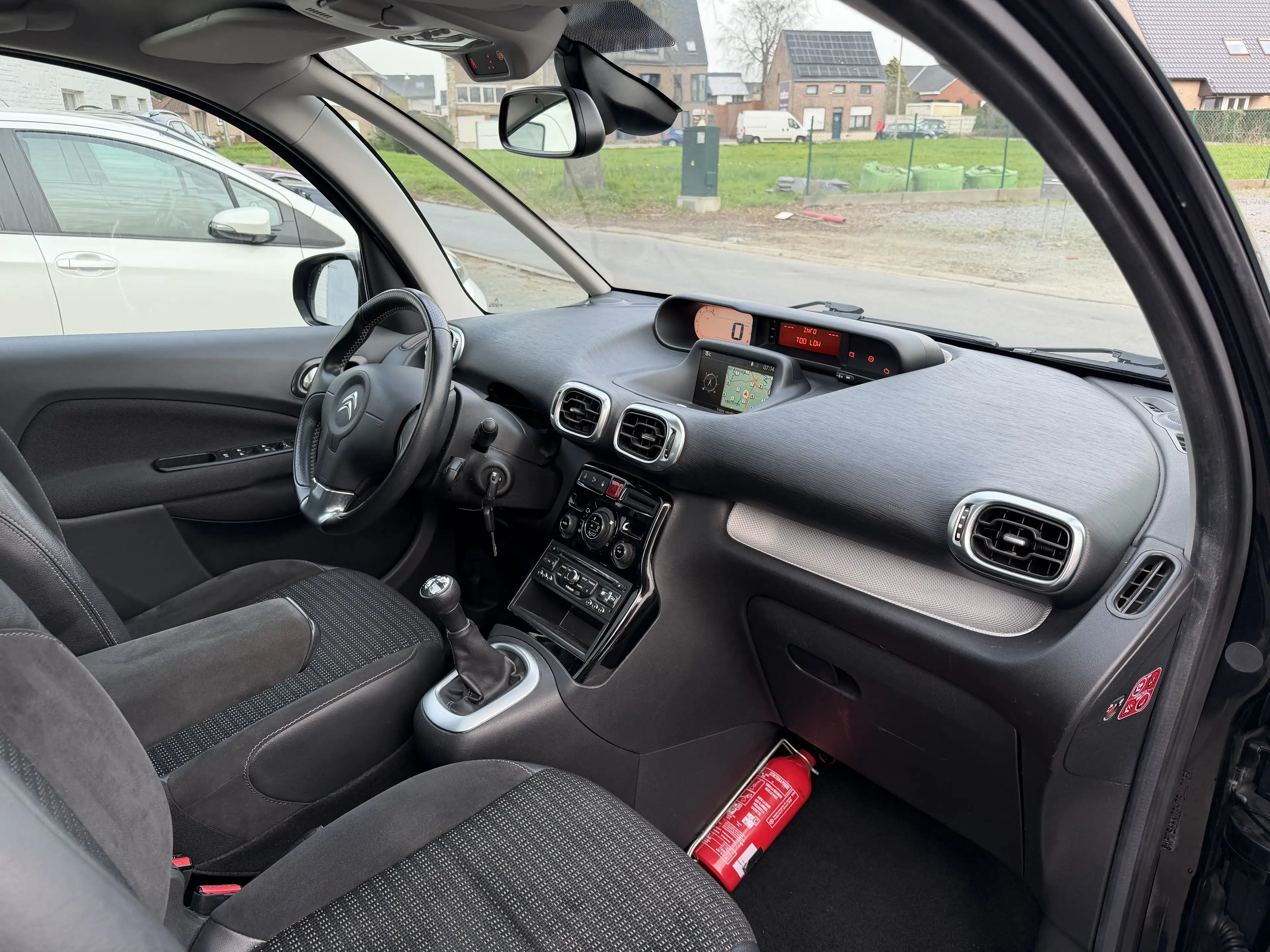 Citroen C3 Picasso 1.2 Exclusive Navi/Cruise/PDC/Camera — photo 10