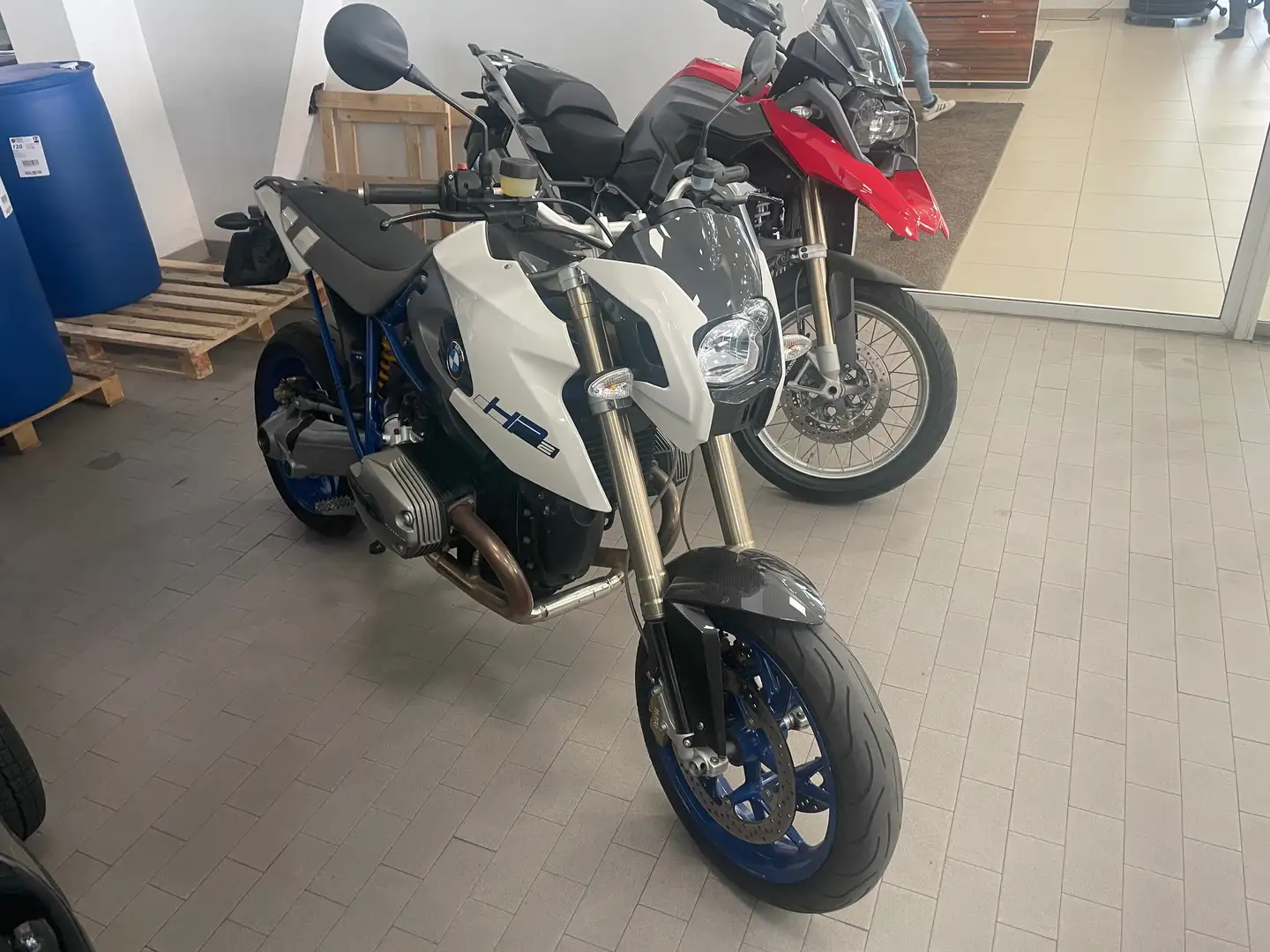 BMW HP 2 Megamoto HP 2 Megamoto Білий - 1