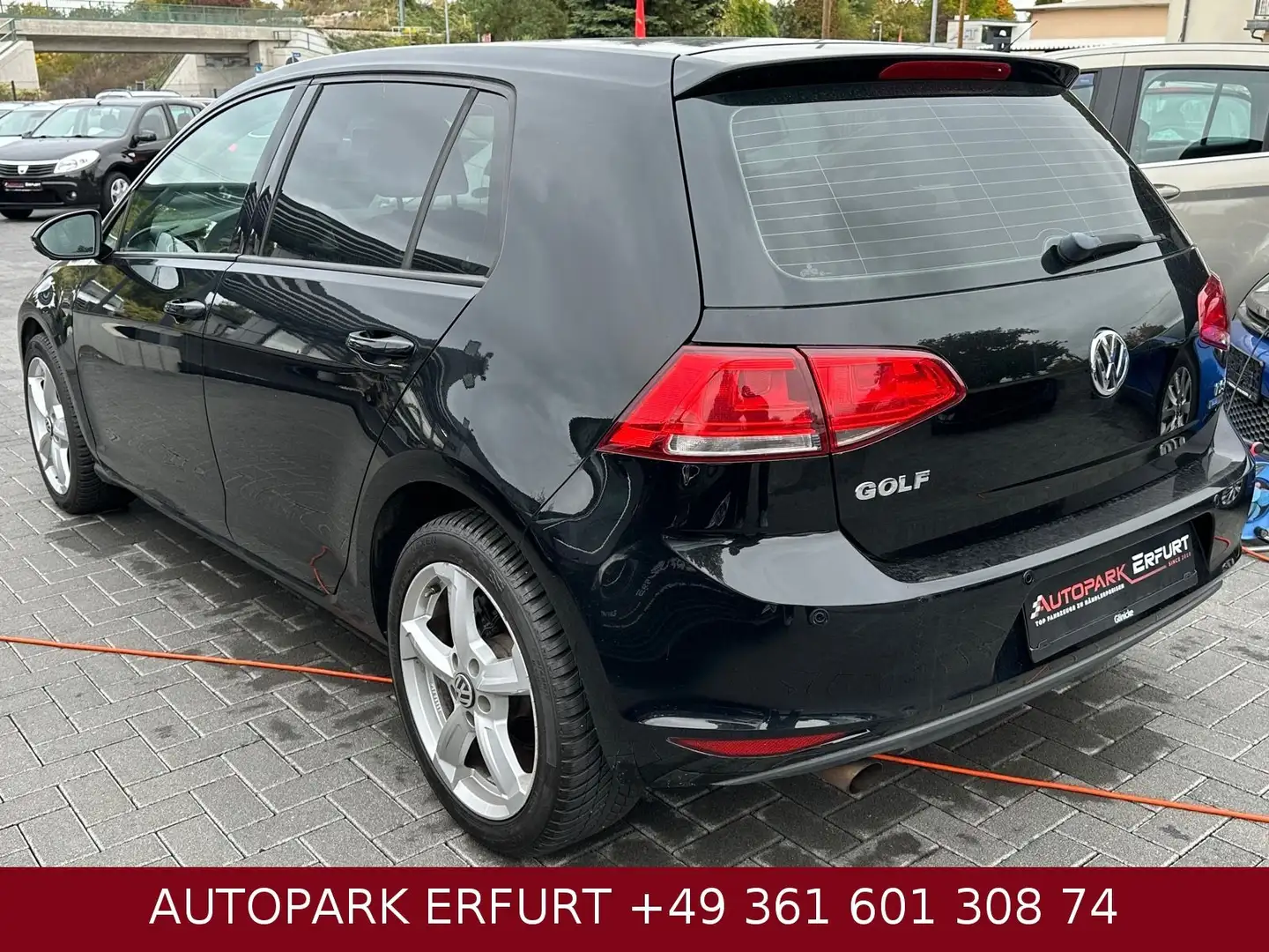 Volkswagen Golf VII Lim.Trendline BMT*Klima*Navi*Phone*StzH Schwarz - 2
