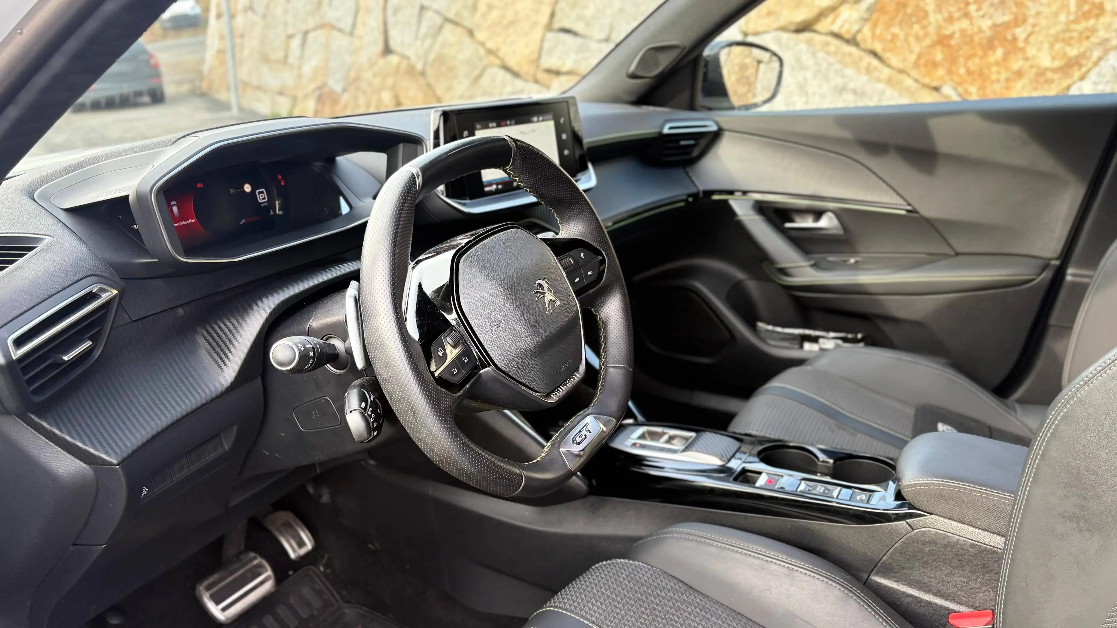 Peugeot 2008 GT — photo 9