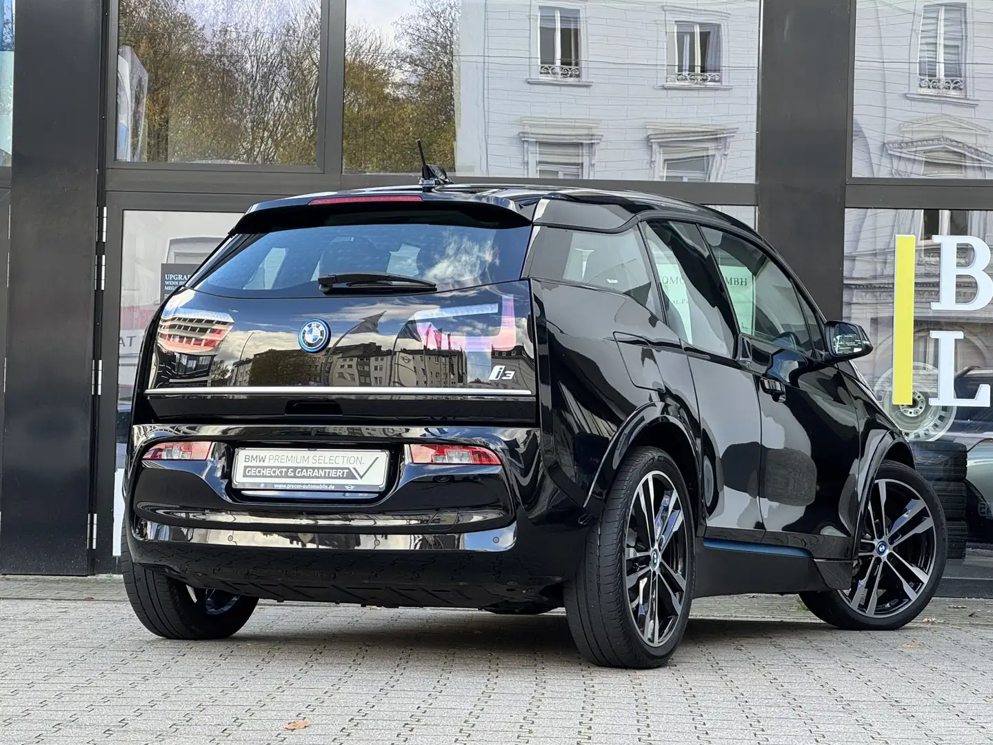 BMW i3 120Ah Sportpaket Standh. DAB Shz 20"LM Schwarz - 2