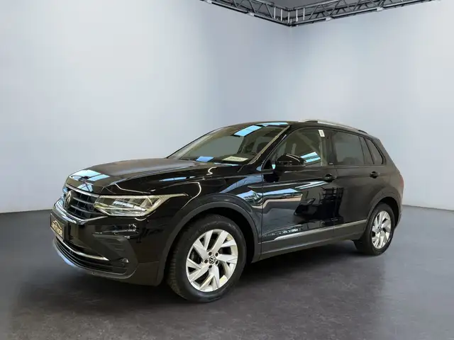 Volkswagen Tiguan view 2