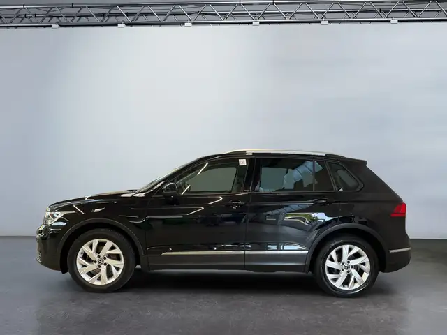 Volkswagen Tiguan view 3