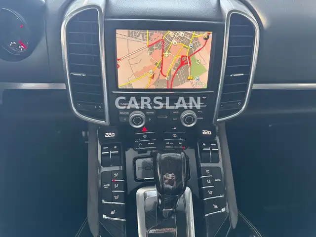 Porsche Cayenne view 29